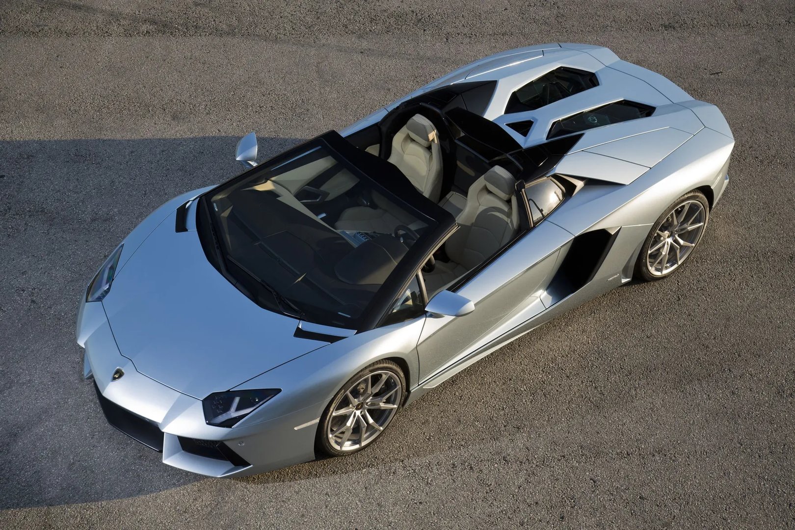 Lamborghini_Aventador_1_generation__Roadster__9.jpg