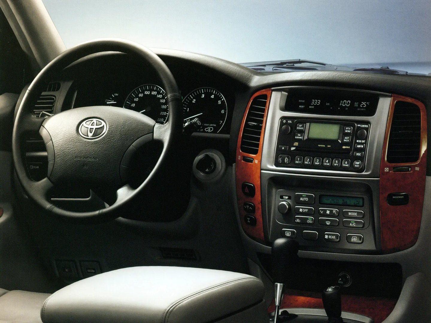 Toyota_LC_10_generation_restyling_2__SUV_5-doors__13.jpg