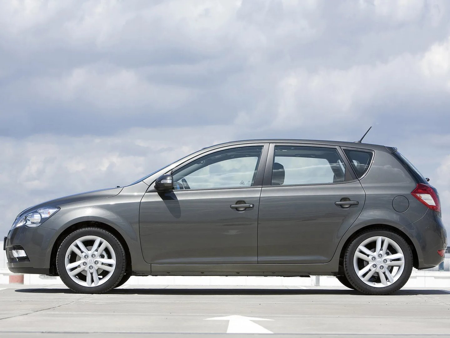 Kia_Ceed_1_generation_restyling__Hatchback_5-door__6.jpg