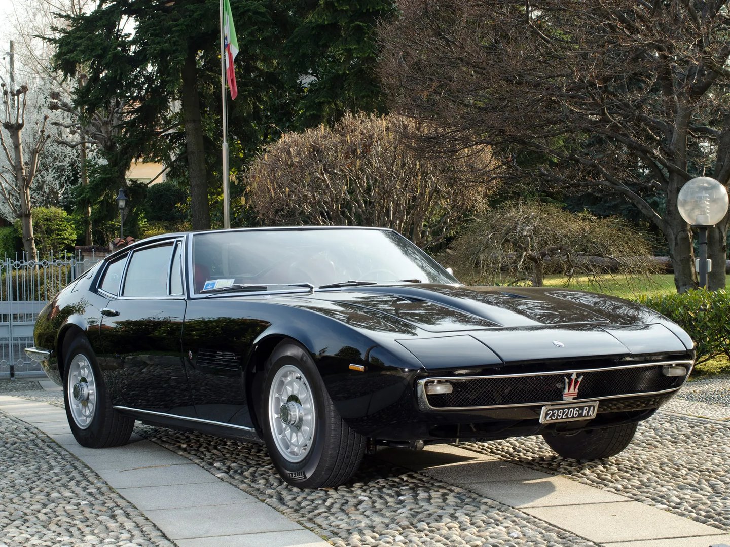 Maserati_Ghibli_1_generation__Coupe__1.jpg
