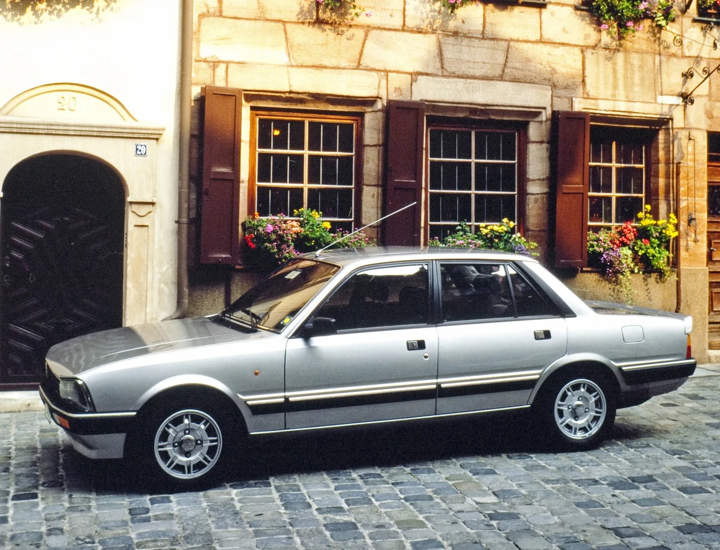 Peugeot_505_1_generation__Sedan__12.jpg