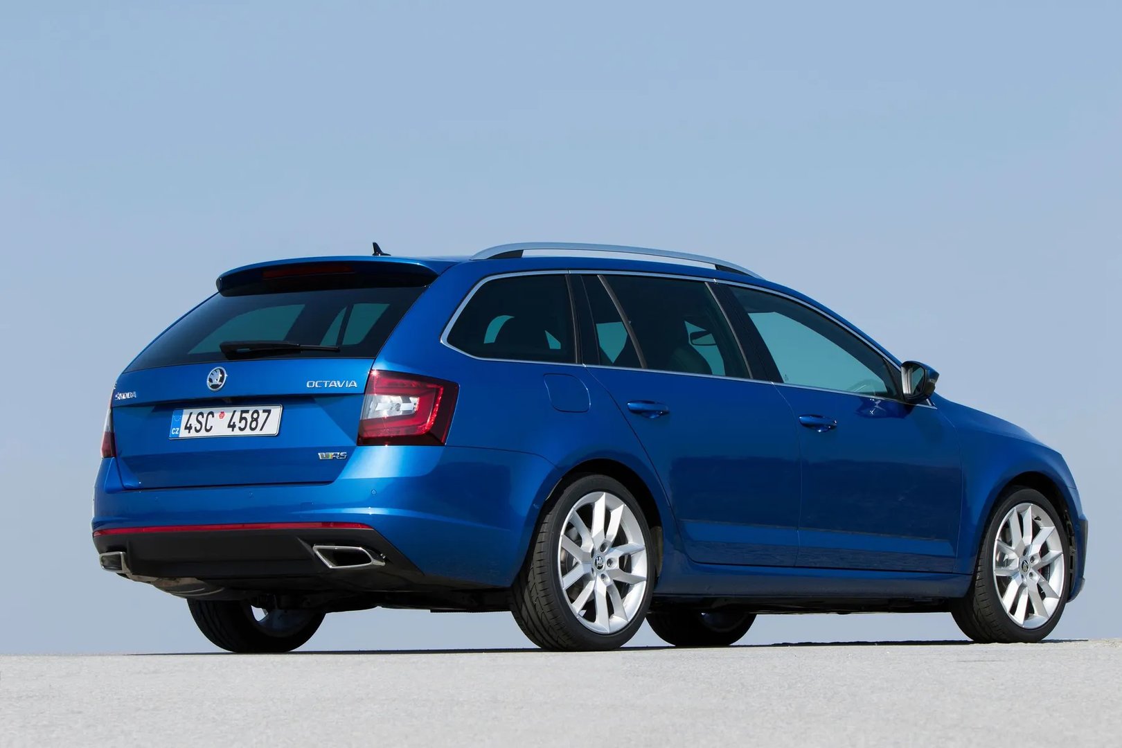 Skoda_Octavia_RS_3_generation_restyling__Estate_5-door__7.jpg