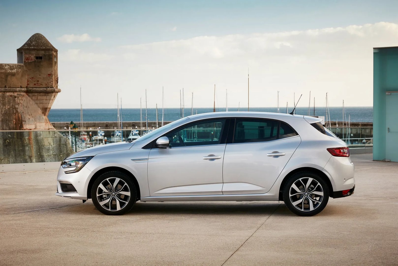 Renault_Megane_4_generation__Hatchback_5-door__13.jpg