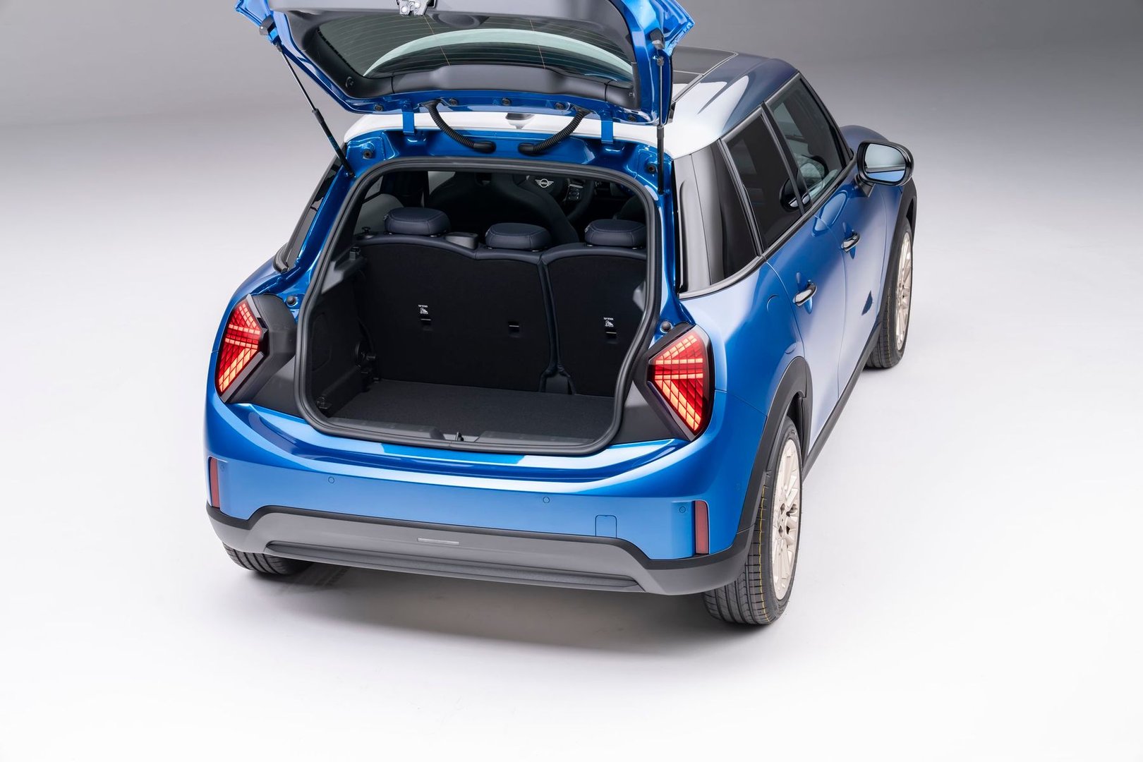 mini_Cooper_4_generation__Mini_5-doors__8.jpg