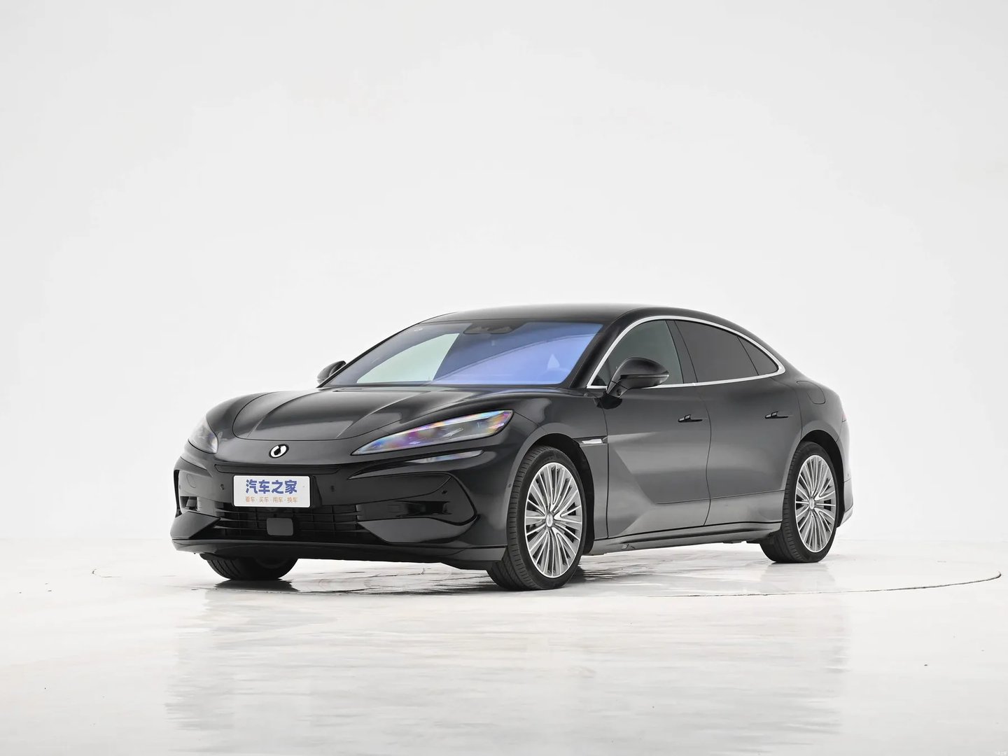 denza_Z9_1_generation__Sedan__1.jpg