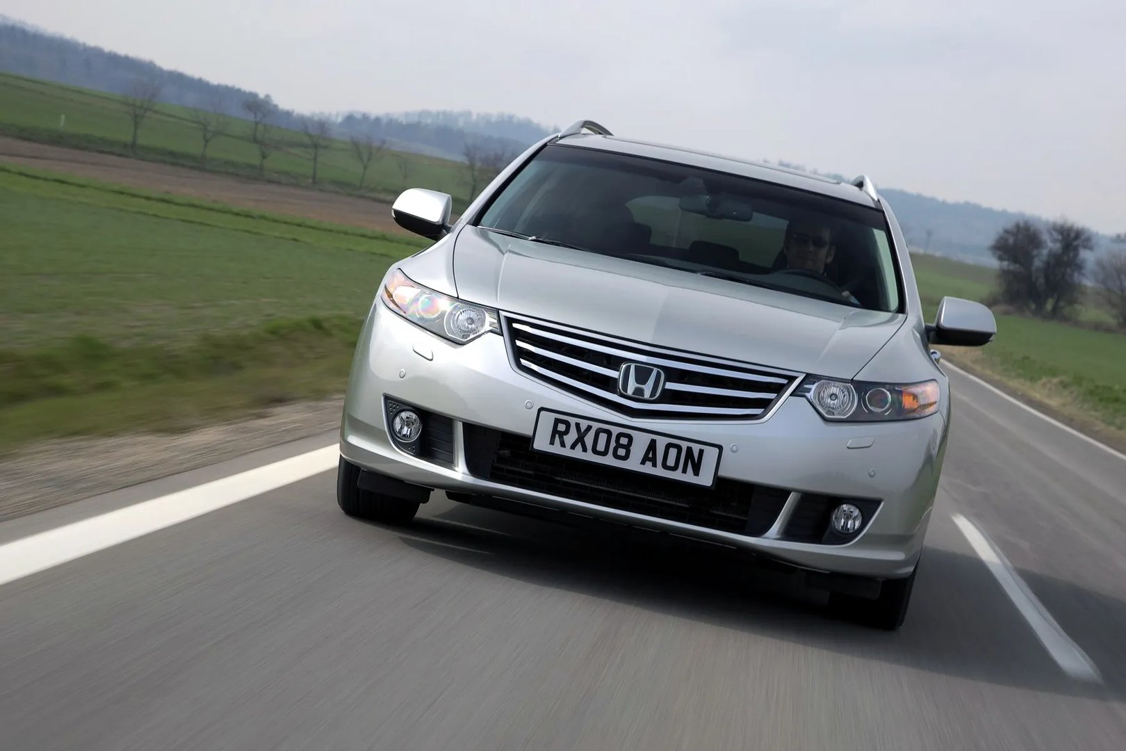 Honda_Accord_8_generation__Estate_5-door__11.jpg