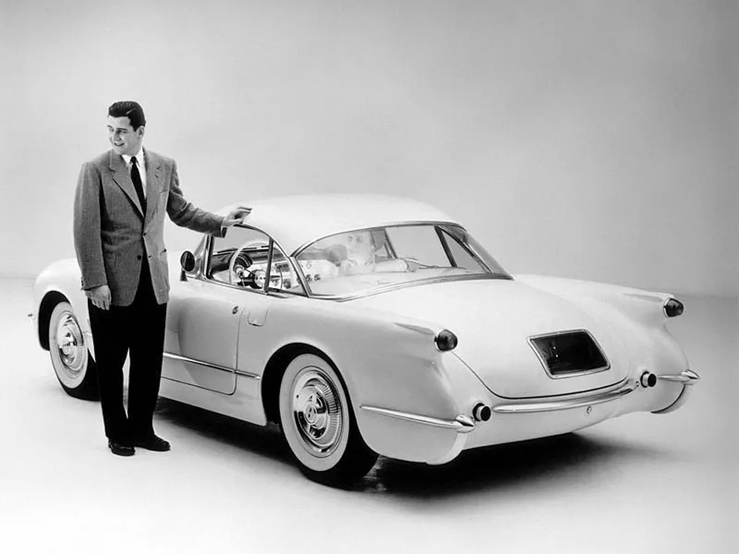 Chevrolet_Corvette_1_generation__Coupe__1.jpg