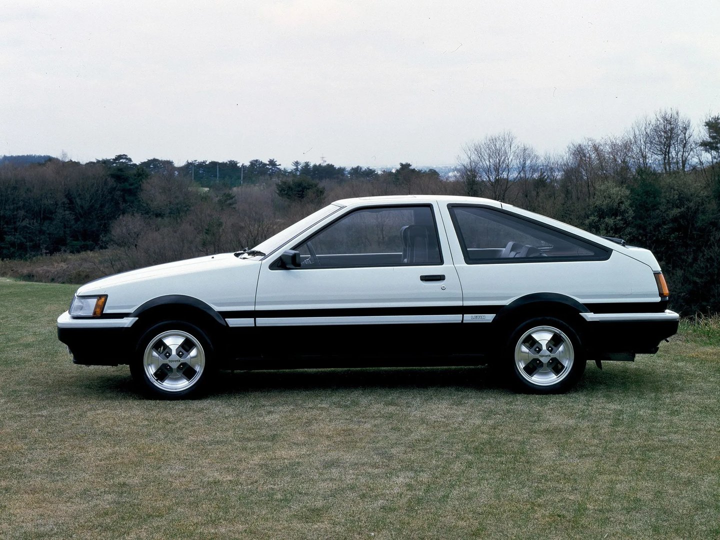 Toyota_Corolla_Levin_4_generation__Hatchback_3-door__8.jpg