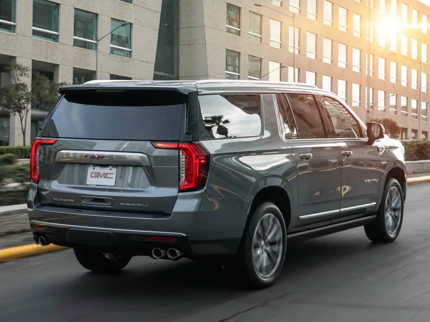 GMC_Yukon_5_generation__SUV_5-doors__12.jpg