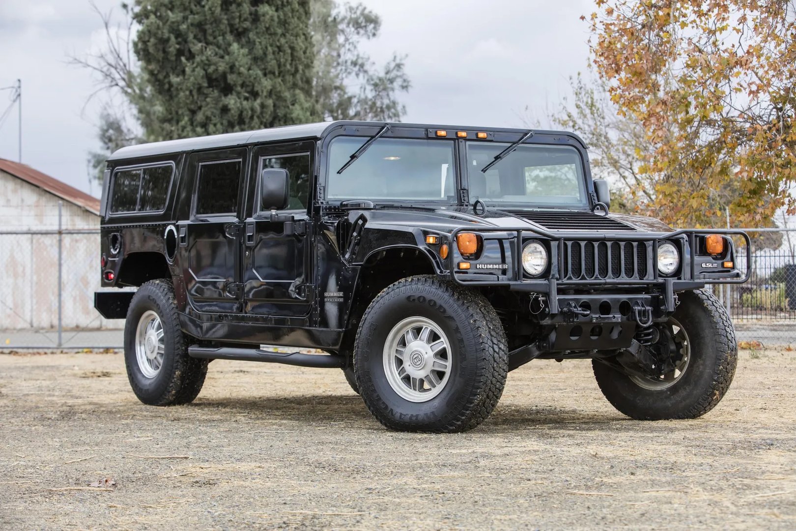 Hummer_H1_1_generation__SUV_5-doors__1.jpg