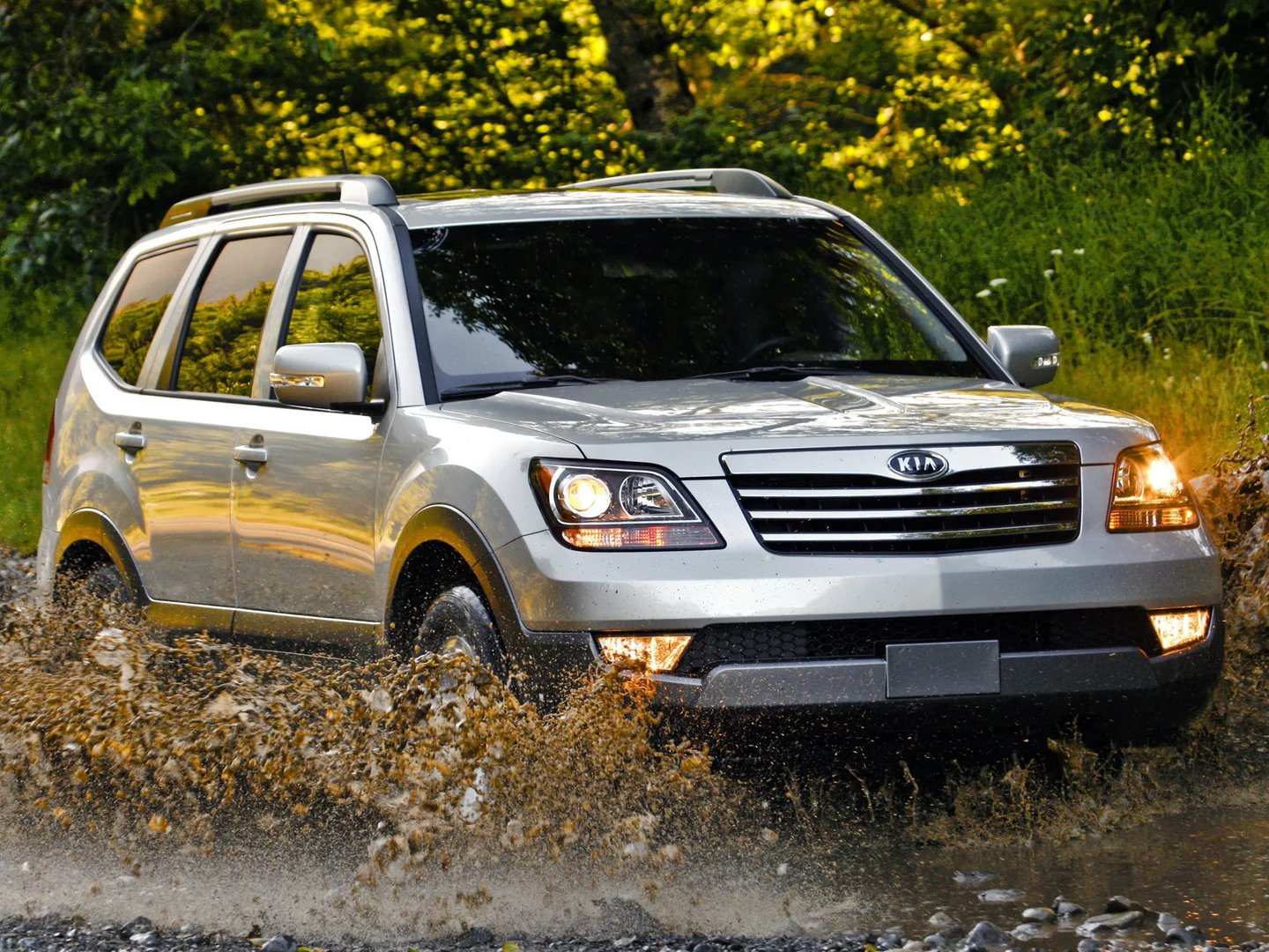Kia_Borrego_1_generation__SUV_5-doors__11.jpg