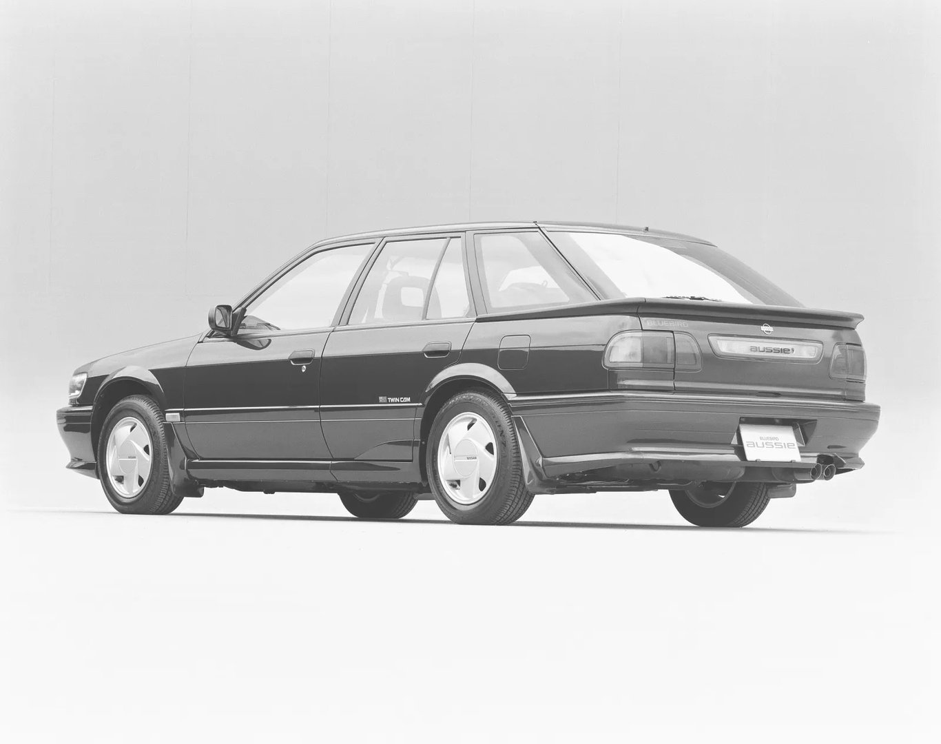 Nissan_Bluebird_8_generation__Hatchback_5-door__4.jpg