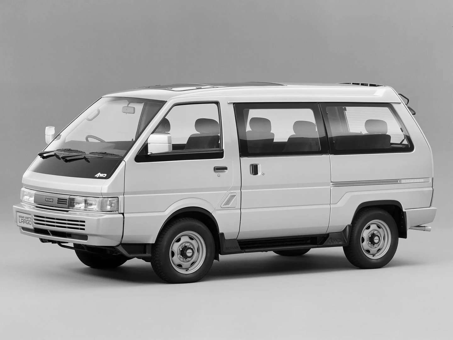 Nissan_Largo_2_generation__Minivan__1.jpg