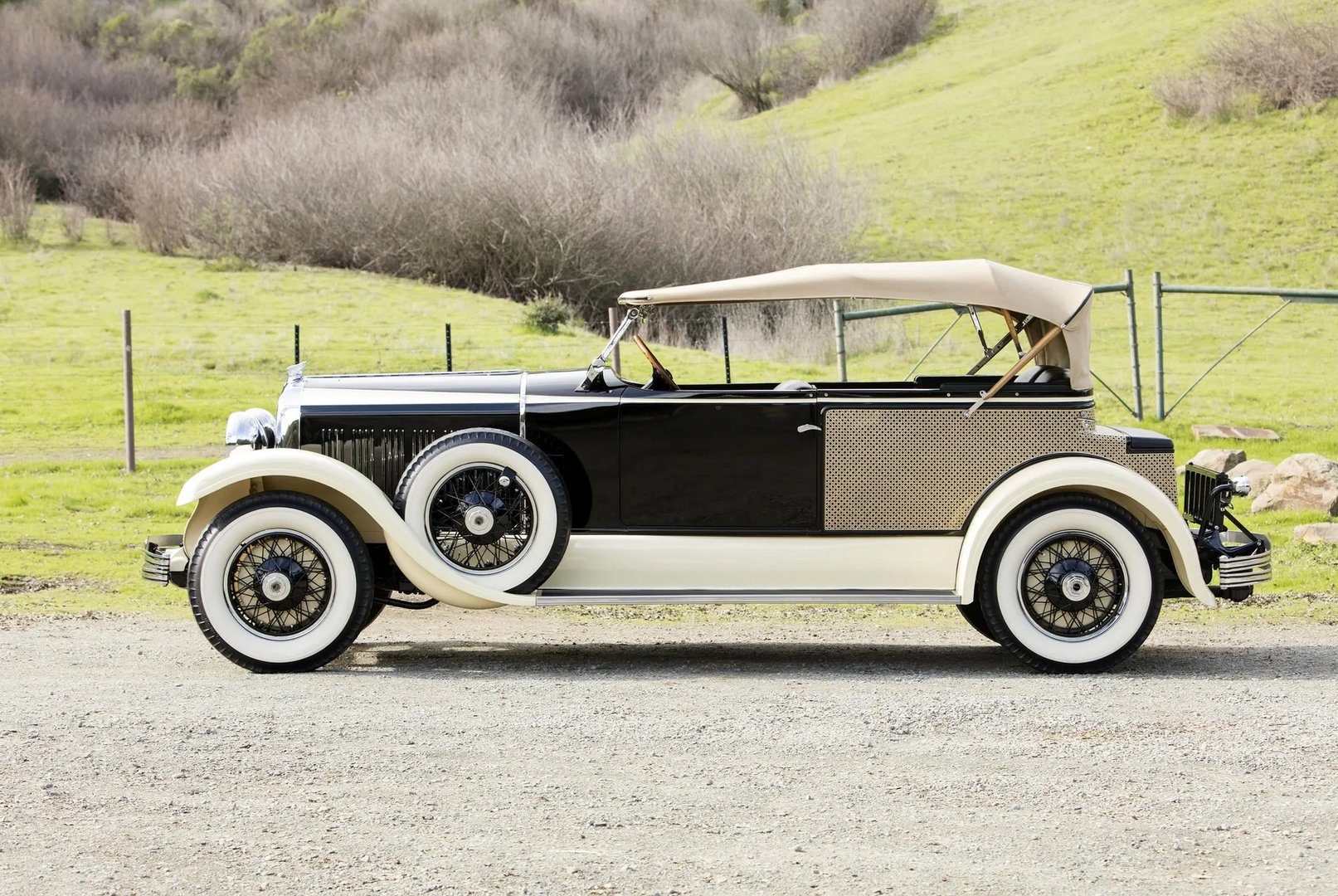 Chrysler_Imperial_1_generation__Cabrio__11.jpg