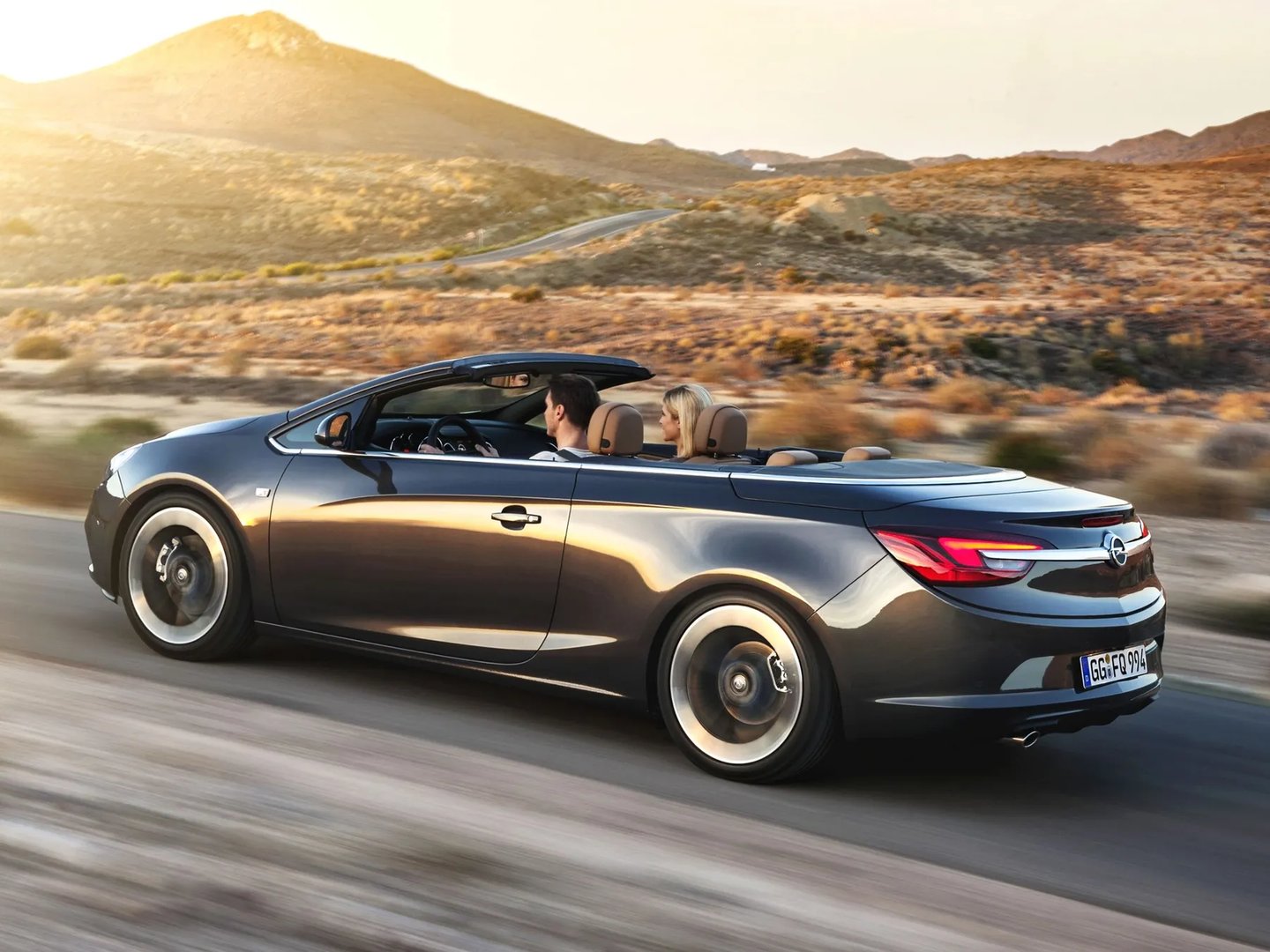 Opel_Cascada_1_generation__Cabrio__10.jpg
