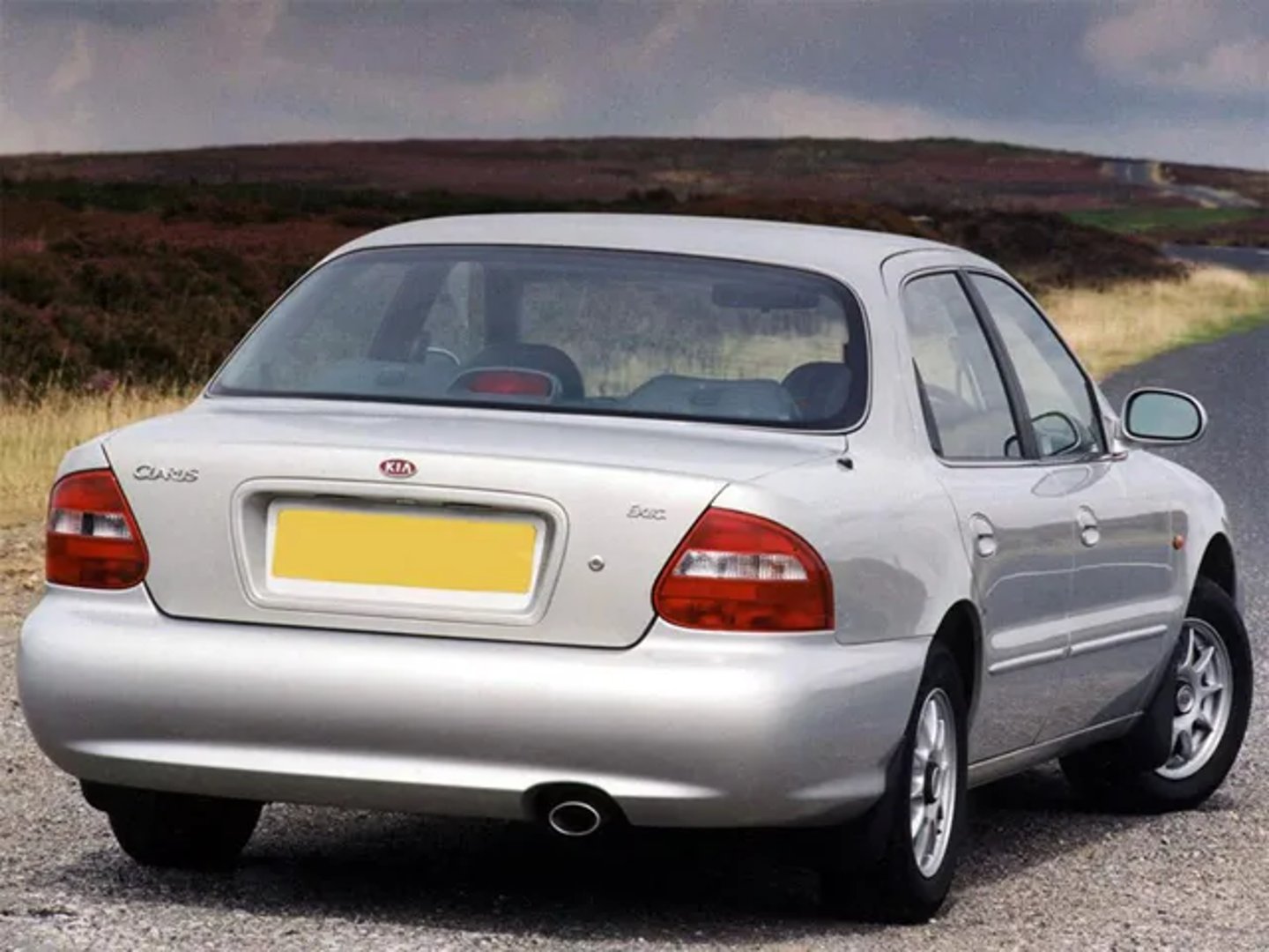 Kia_Clarus_2_generation__Sedan__2.jpg