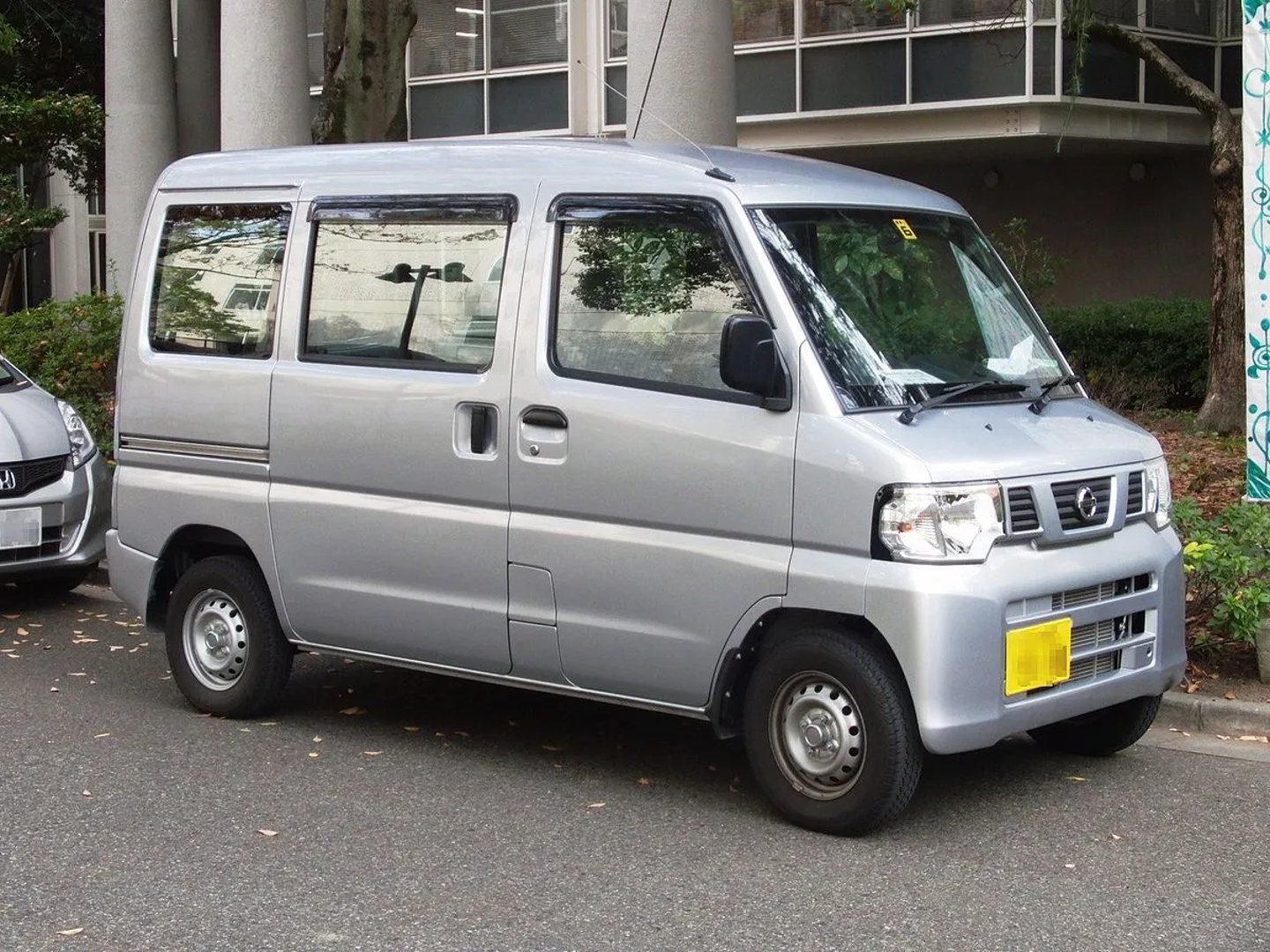 Nissan_NV100_Clipper_1_generation_restyling_2__Microvan__2.jpg