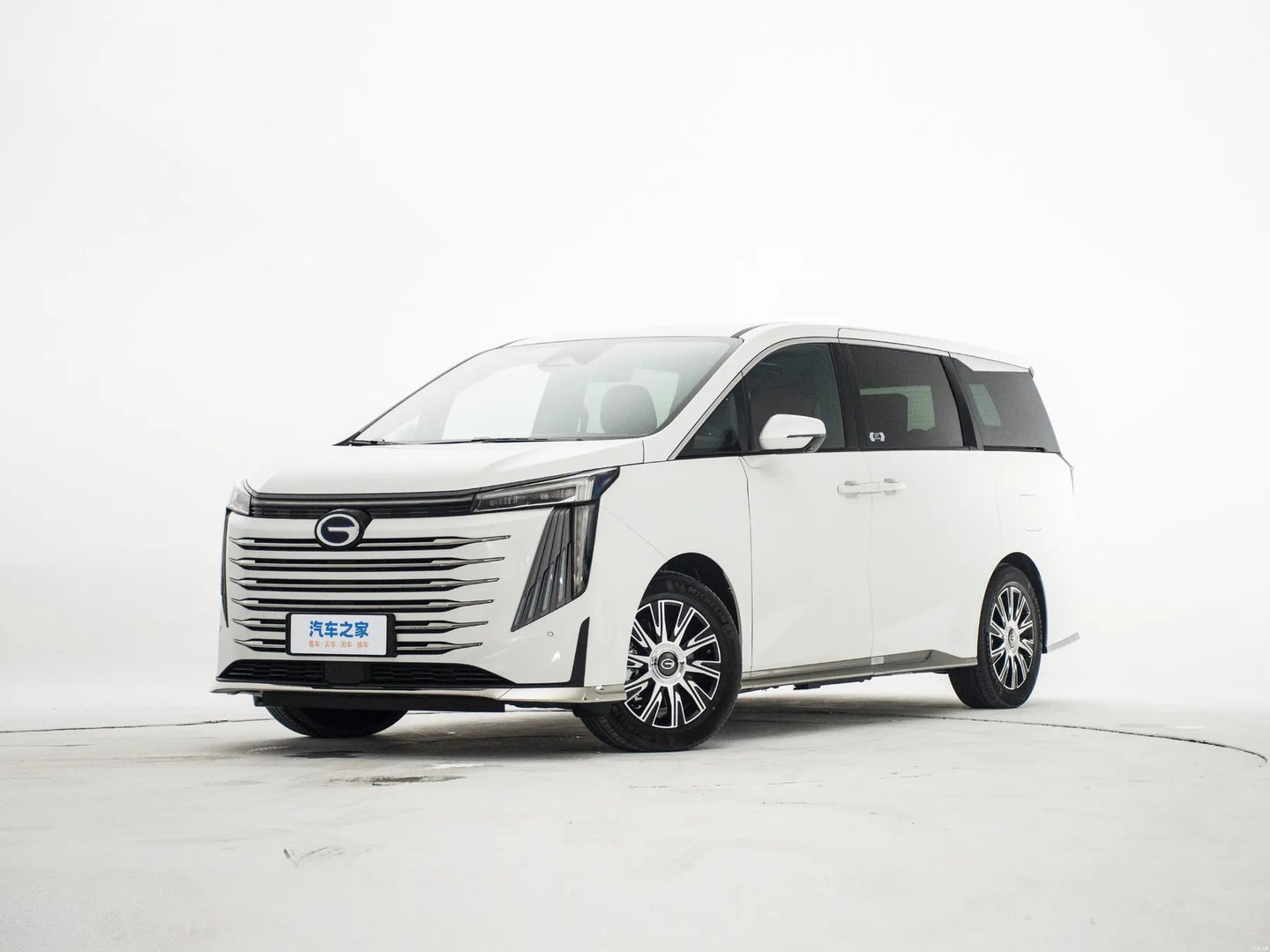 gac_Motor_Trumpchi_E9_1_generation__Minivan__8.jpg