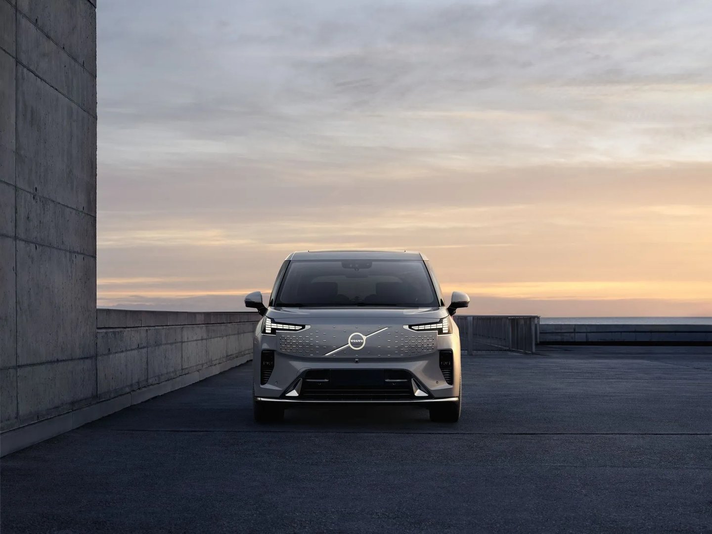 Volvo_EM90_1_generation__Minivan__5.jpg