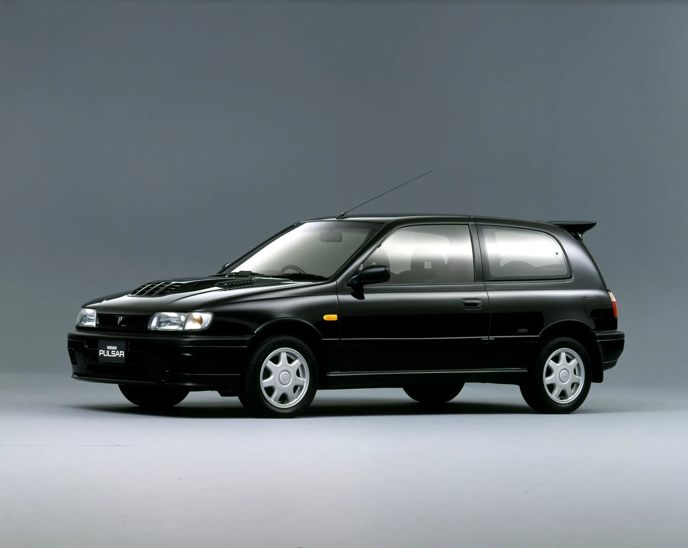 Nissan_Pulsar_4_generation__Mini_3-doors__1.jpg