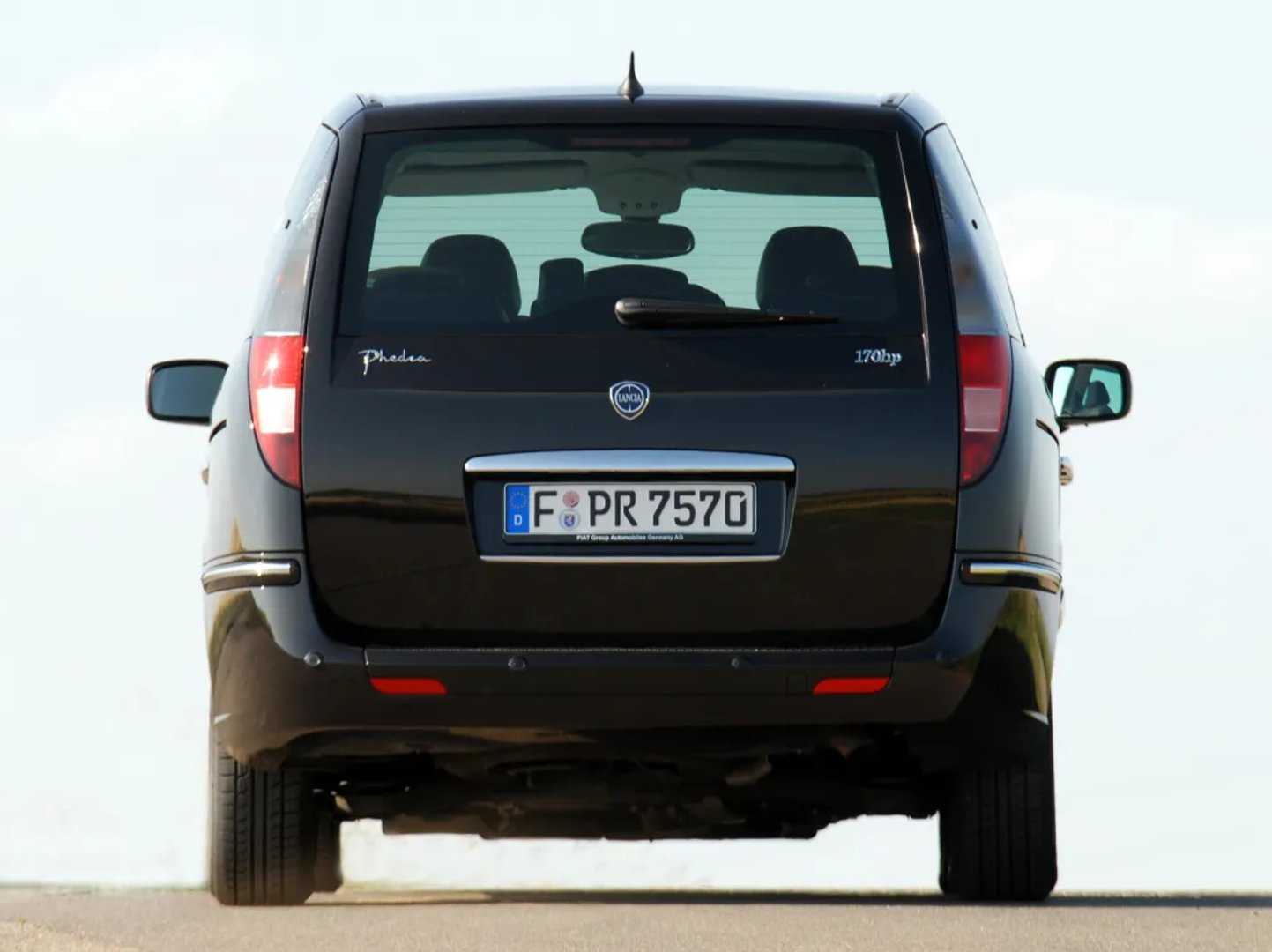 Lancia_Phedra_1_generation__Compact_Van__2.jpg