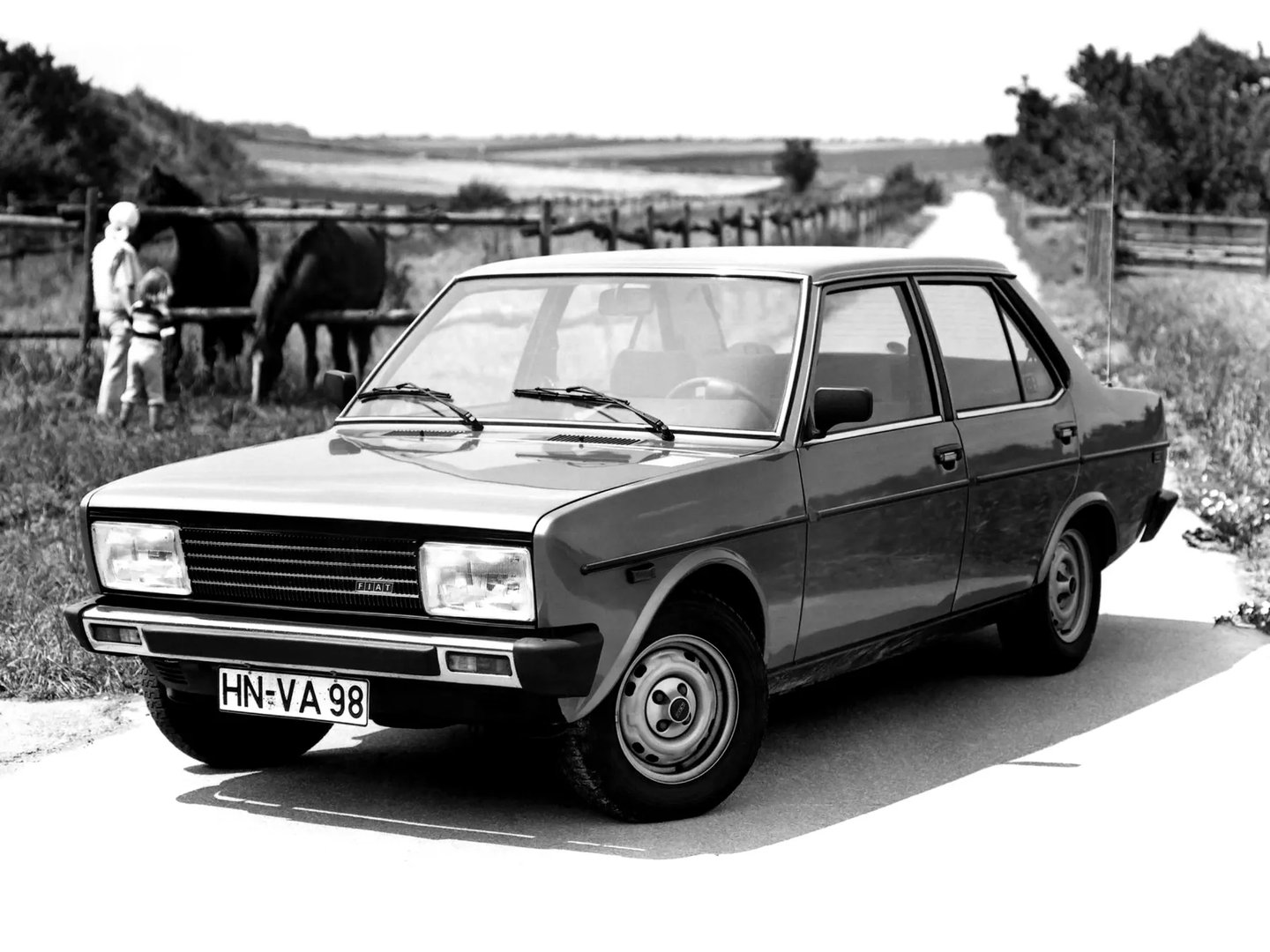 Fiat_131_1_generation__Sedan__4.jpg
