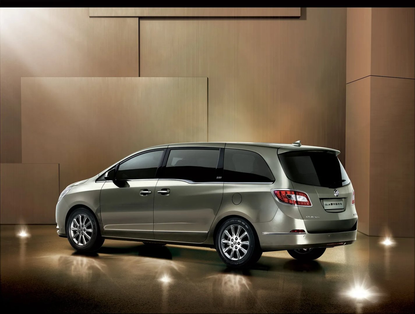 Buick_GL8_2_generation__Minivan__6.jpg