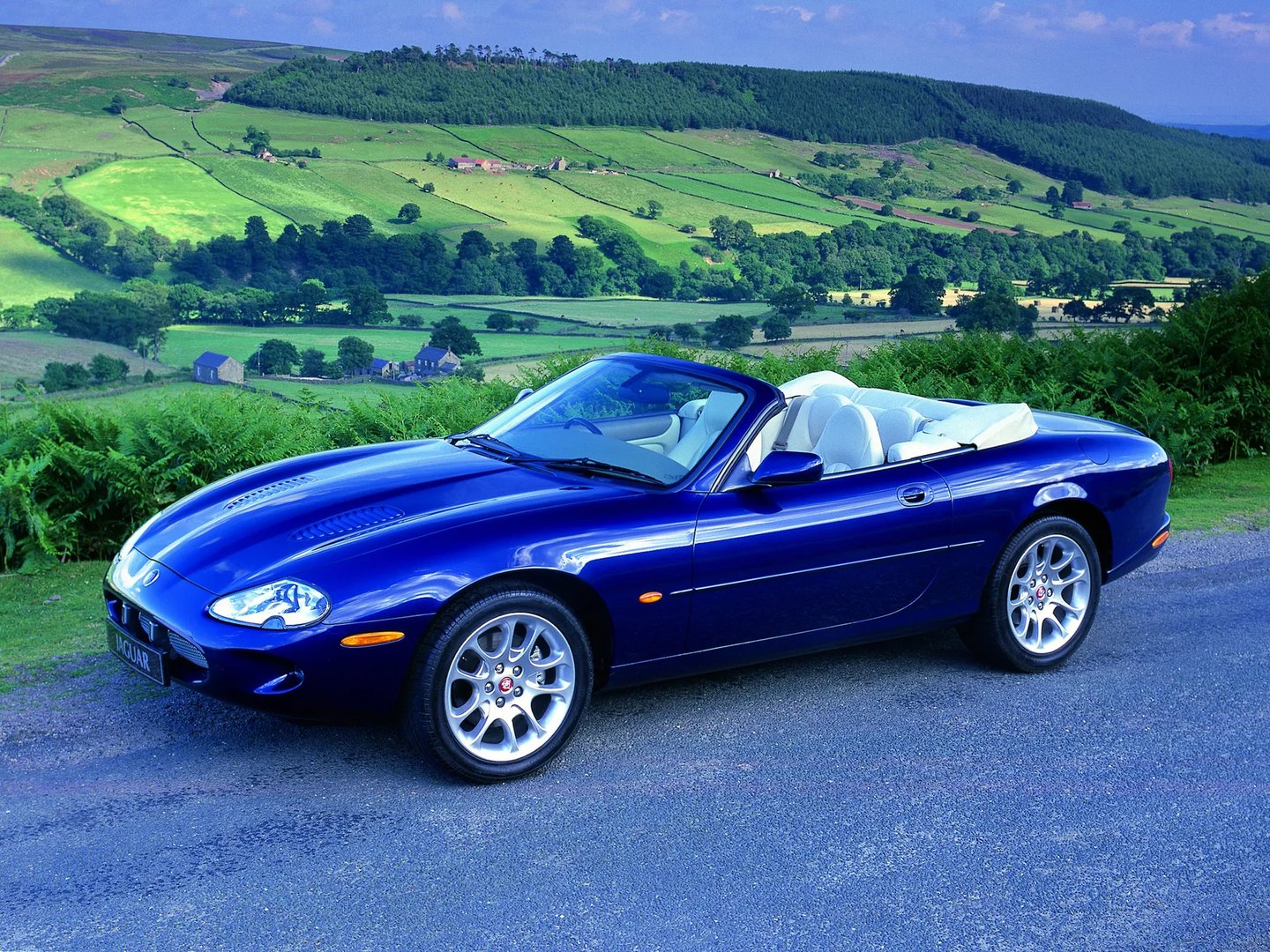 Jaguar_XKR_1_generation__Cabrio__4.jpg