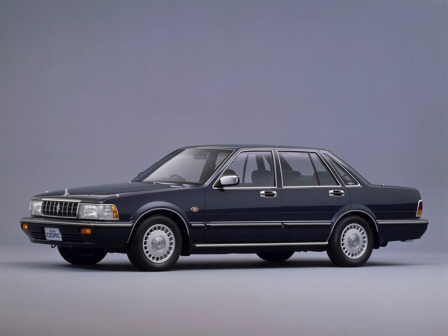 Nissan_Cedric_7_generation__Sedan__3.jpg