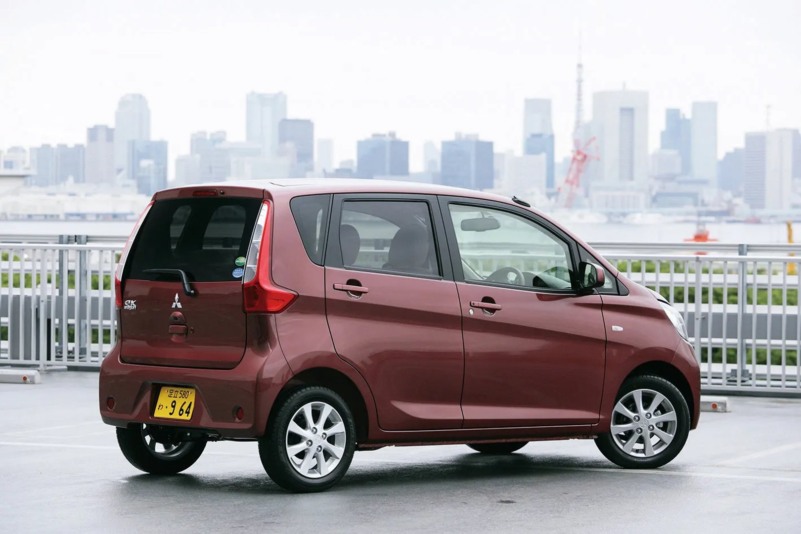 Mitsubishi_eK_Wagon_3_generation__Microvan__1.jpg