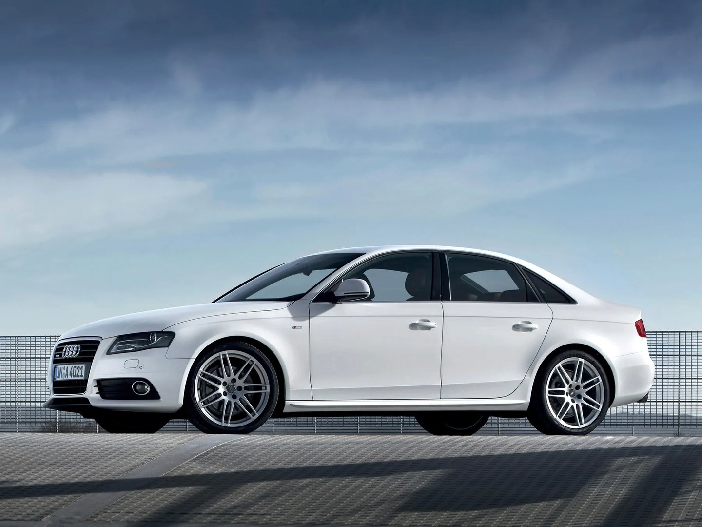 Audi_A4_4_generation__Sedan__13.jpg