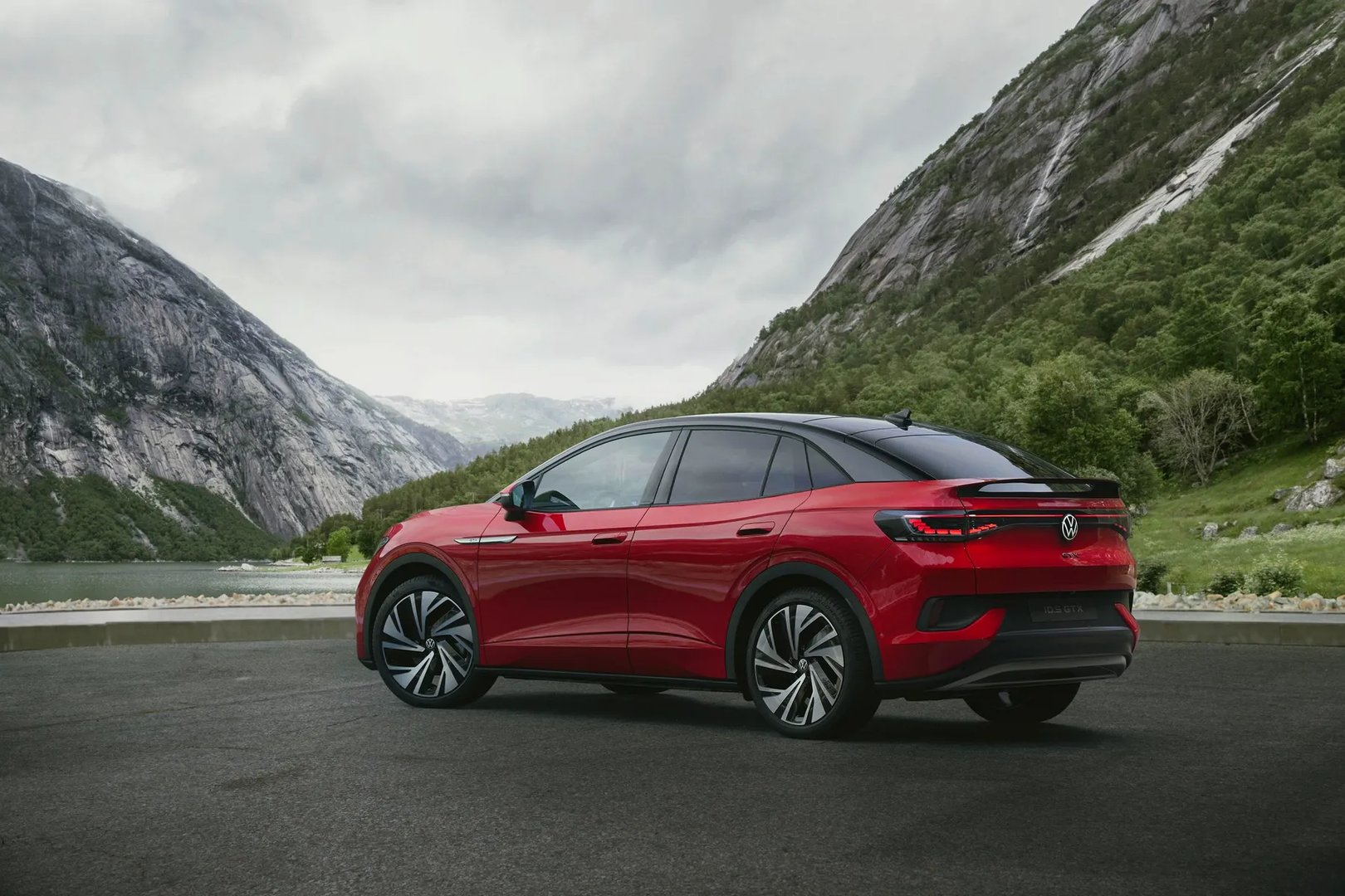 Volkswagen_ID.5_1_generation__SUV_5-doors__11.jpg