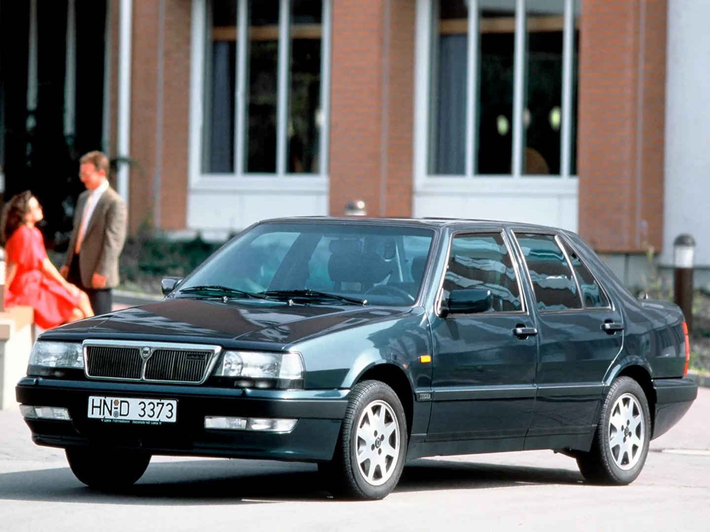 Lancia_Thema_1_generation__Sedan__8.jpg