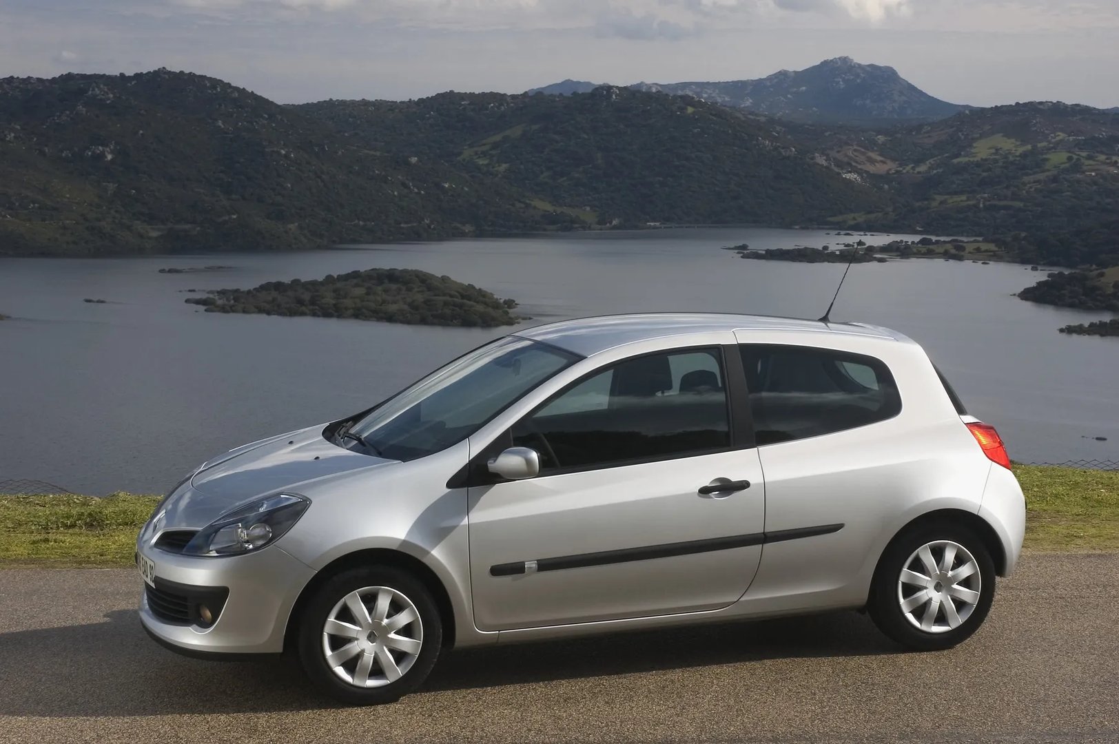 Renault_Clio_3_generation__Mini_3-doors__2.jpg