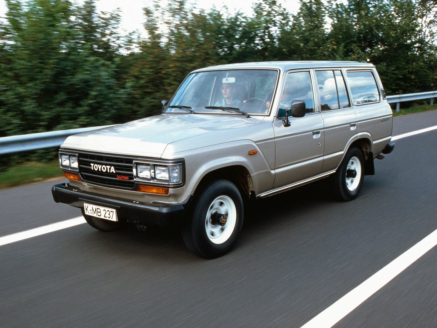 Toyota_LC_7_generation_restyling_2__SUV_5-doors__1.jpg