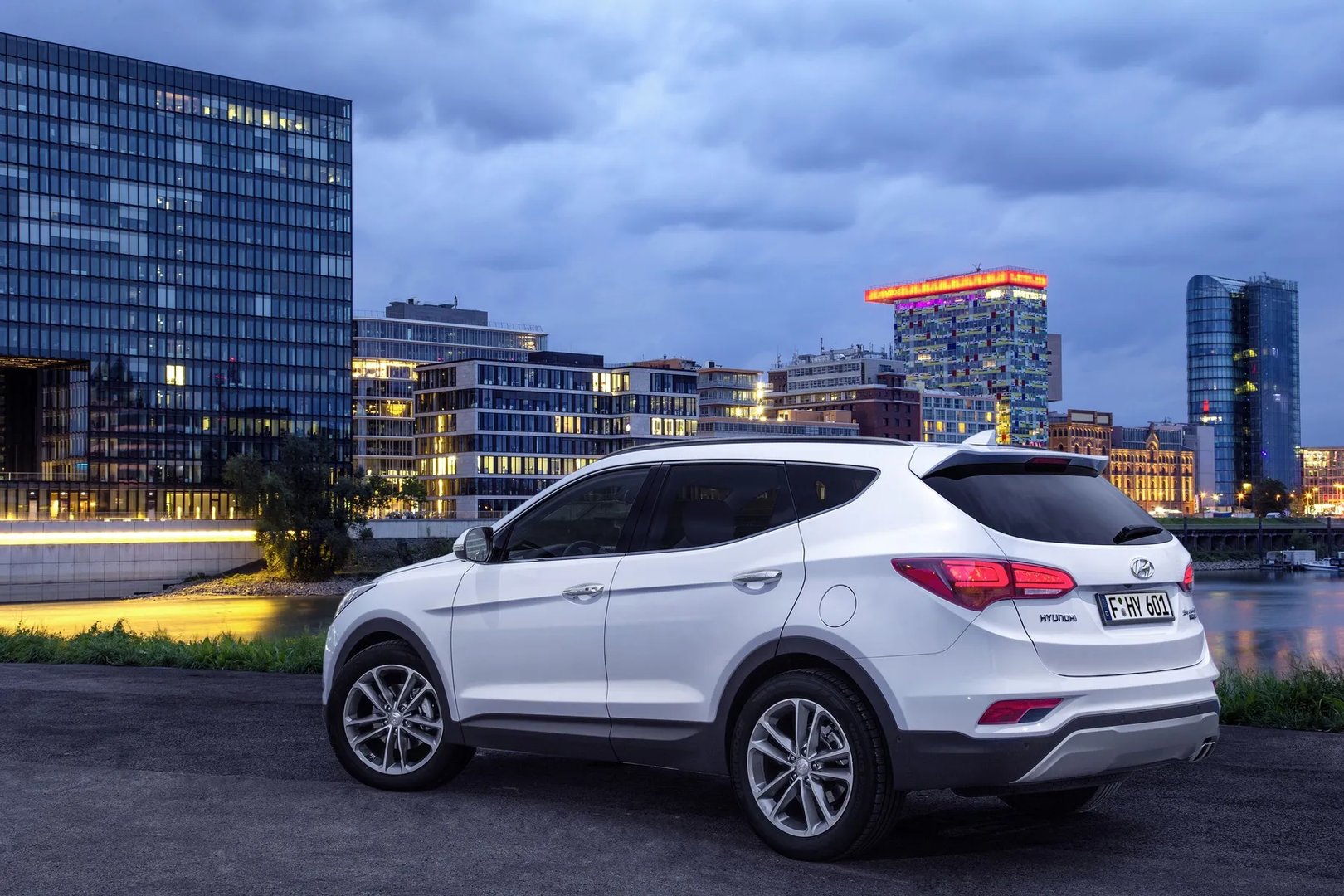 Hyundai_Santa_Fe_3_generation_restyling__SUV_5-doors__12.jpg