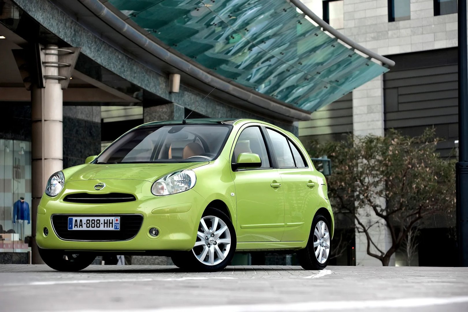 Nissan_Micra_4_generation__Mini_5-doors__13.jpg