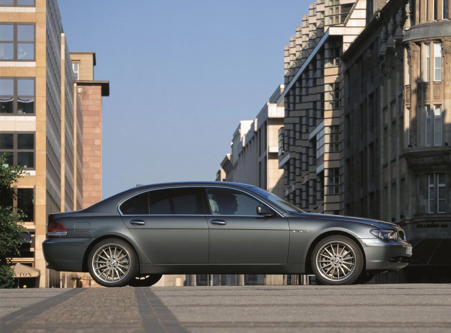 BMW_7_series_4_generation__Sedan_Long__6.jpg