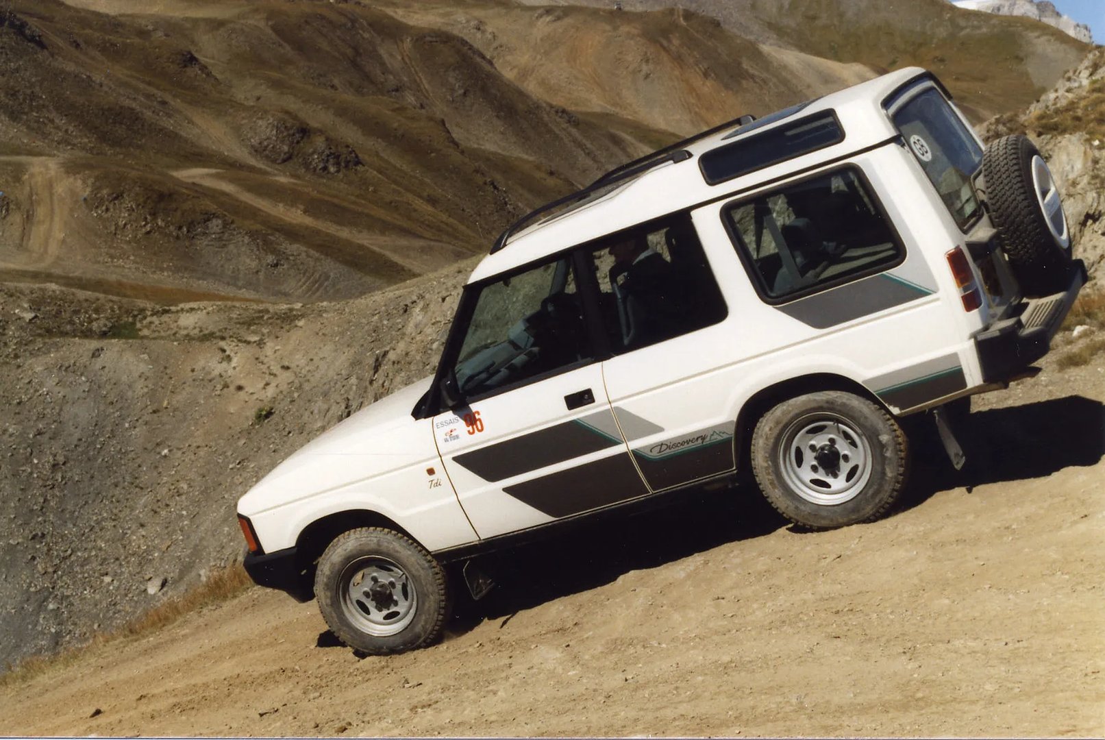 Land Rover_Discovery_1_generation__SUV_3-doors__3.jpg