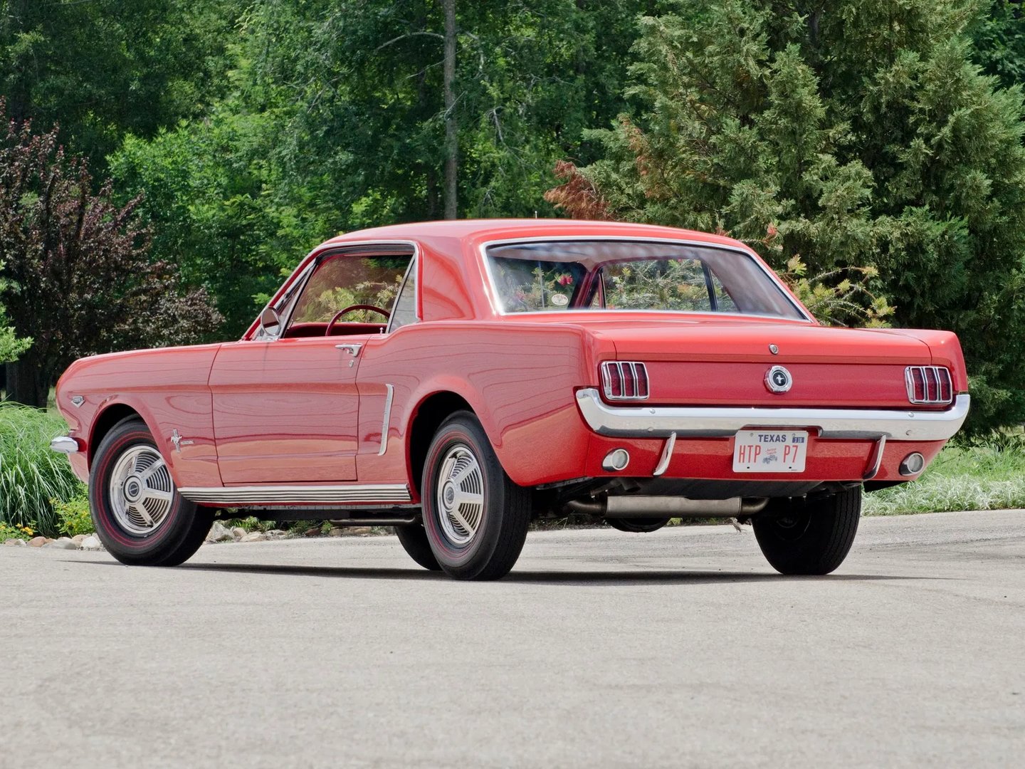 Ford_Mustang_1_generation__Coupe__1.jpg
