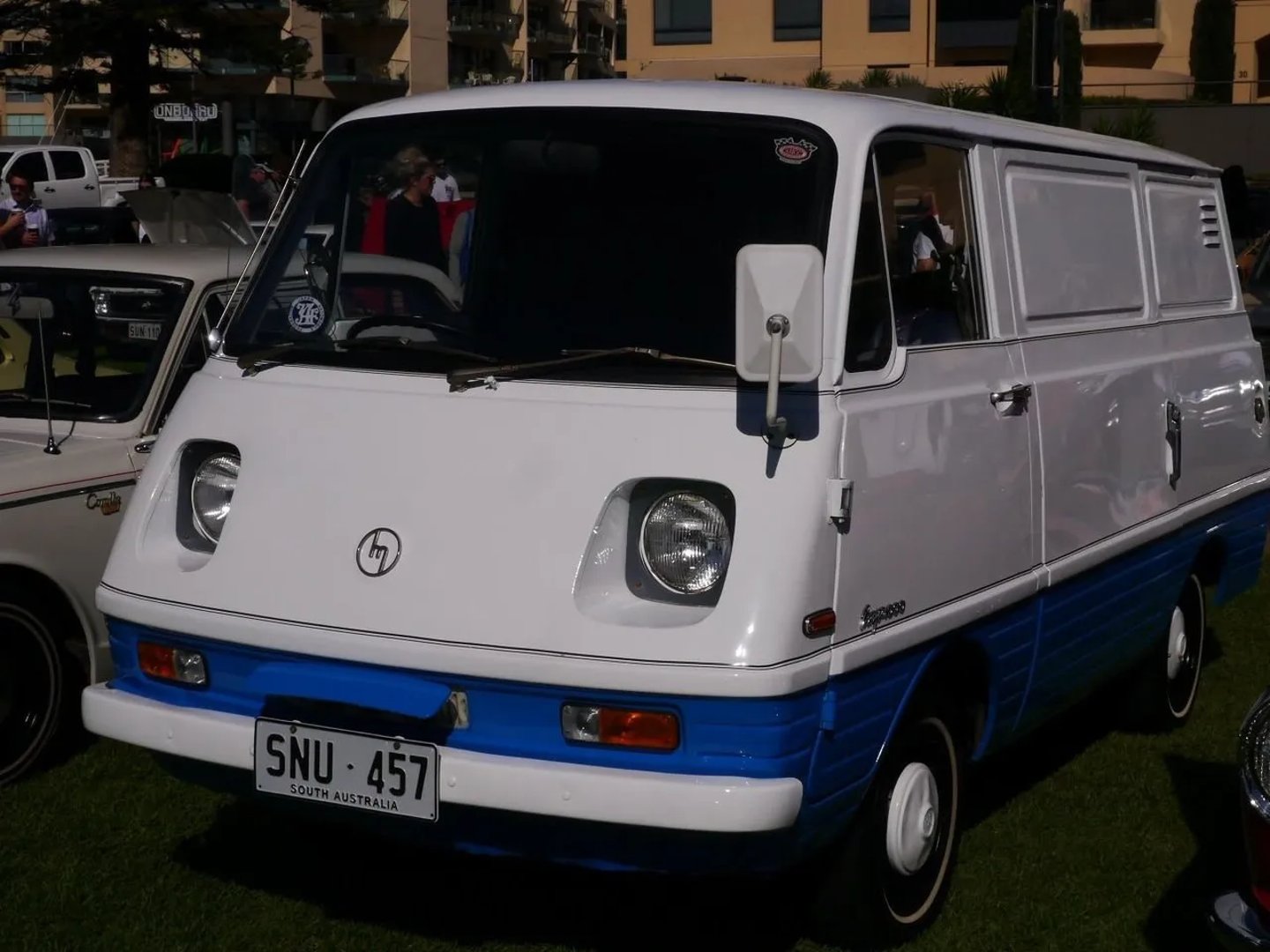 Mazda_Bongo_1_generation__Minivan__1.jpg