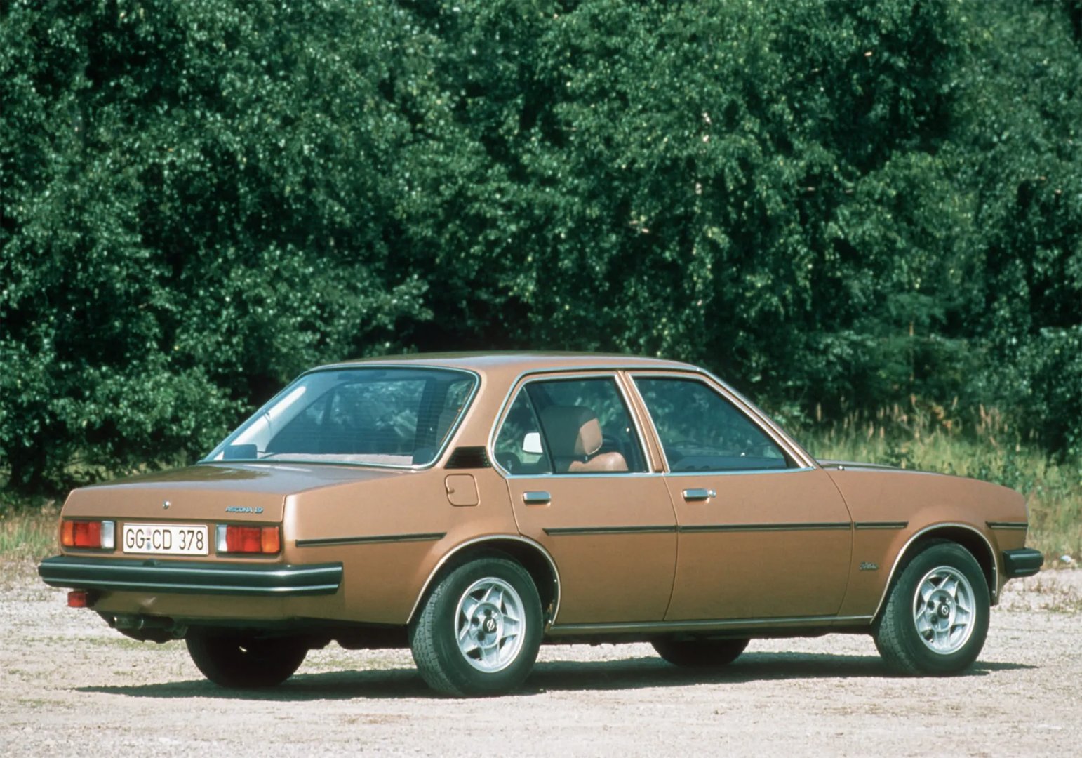 Opel_Ascona_2_generation__Sedan__7.jpg