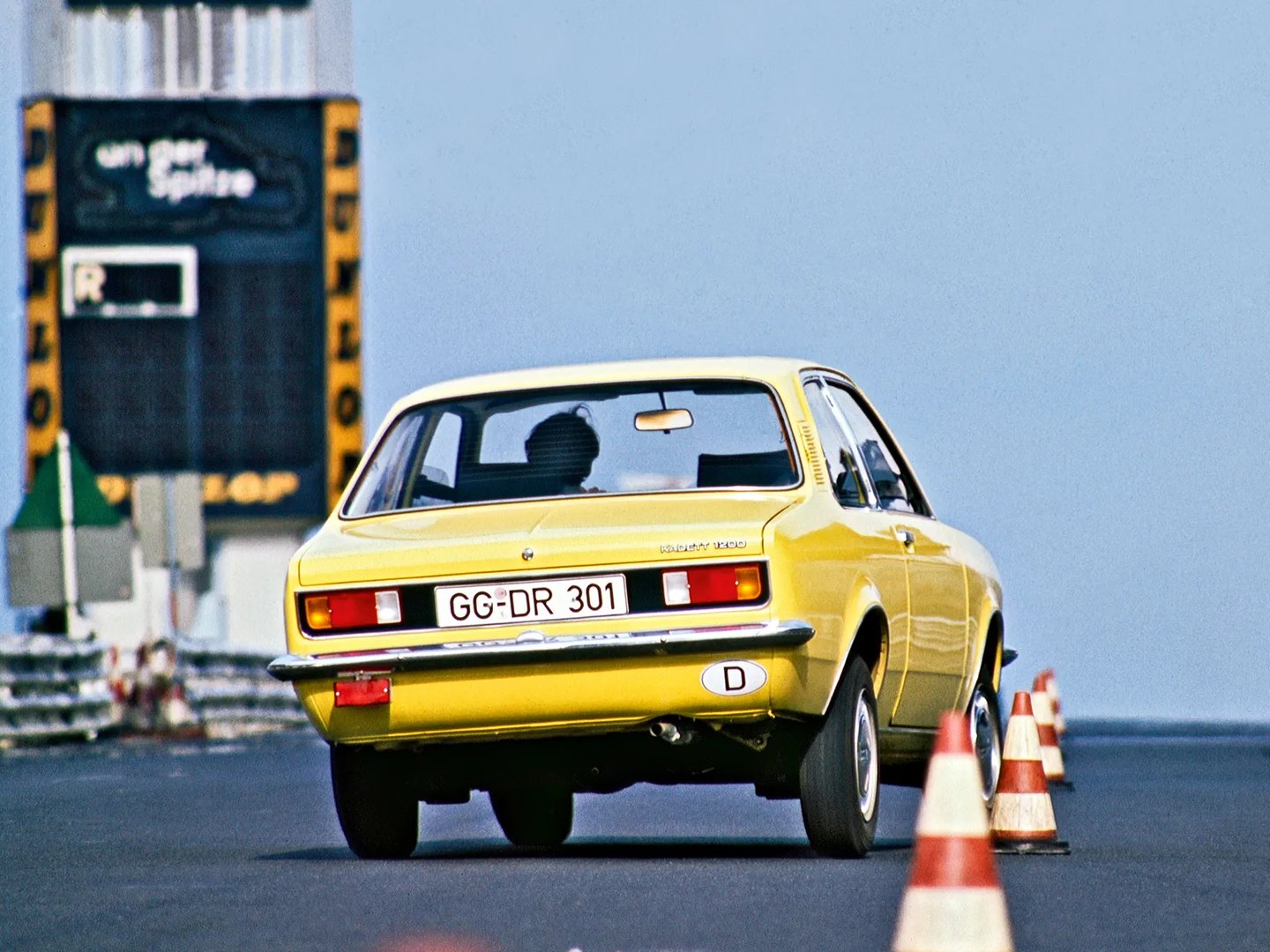 Opel_Kadett_3_generation__Sedan_2-doors__6.jpg