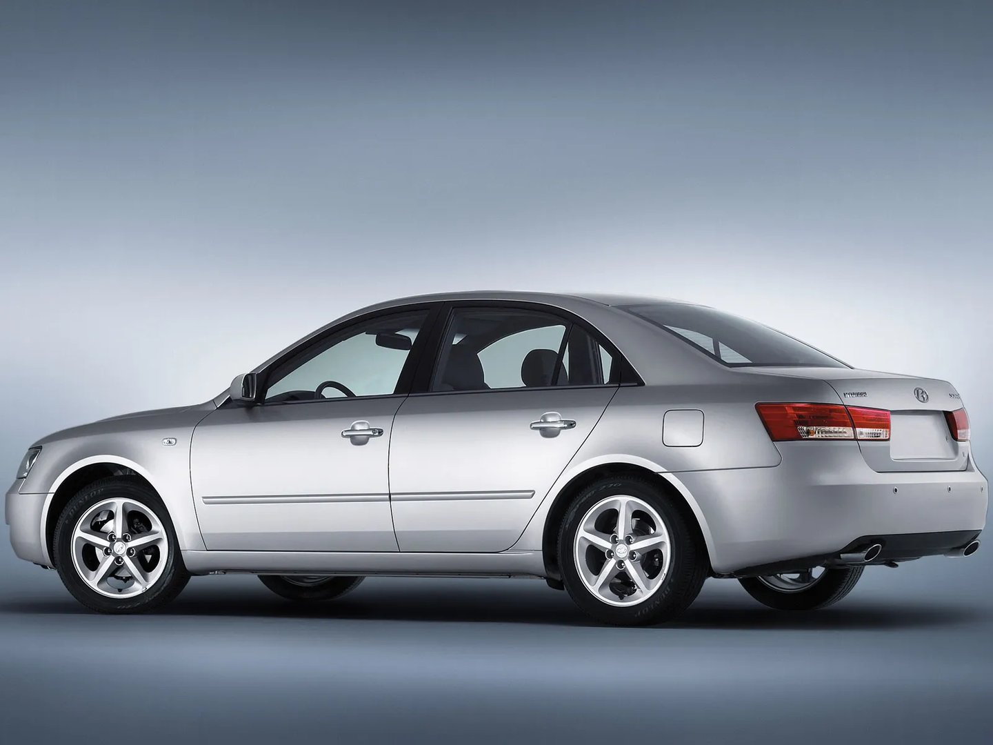 Hyundai_Sonata_5_generation__Sedan__4.jpg