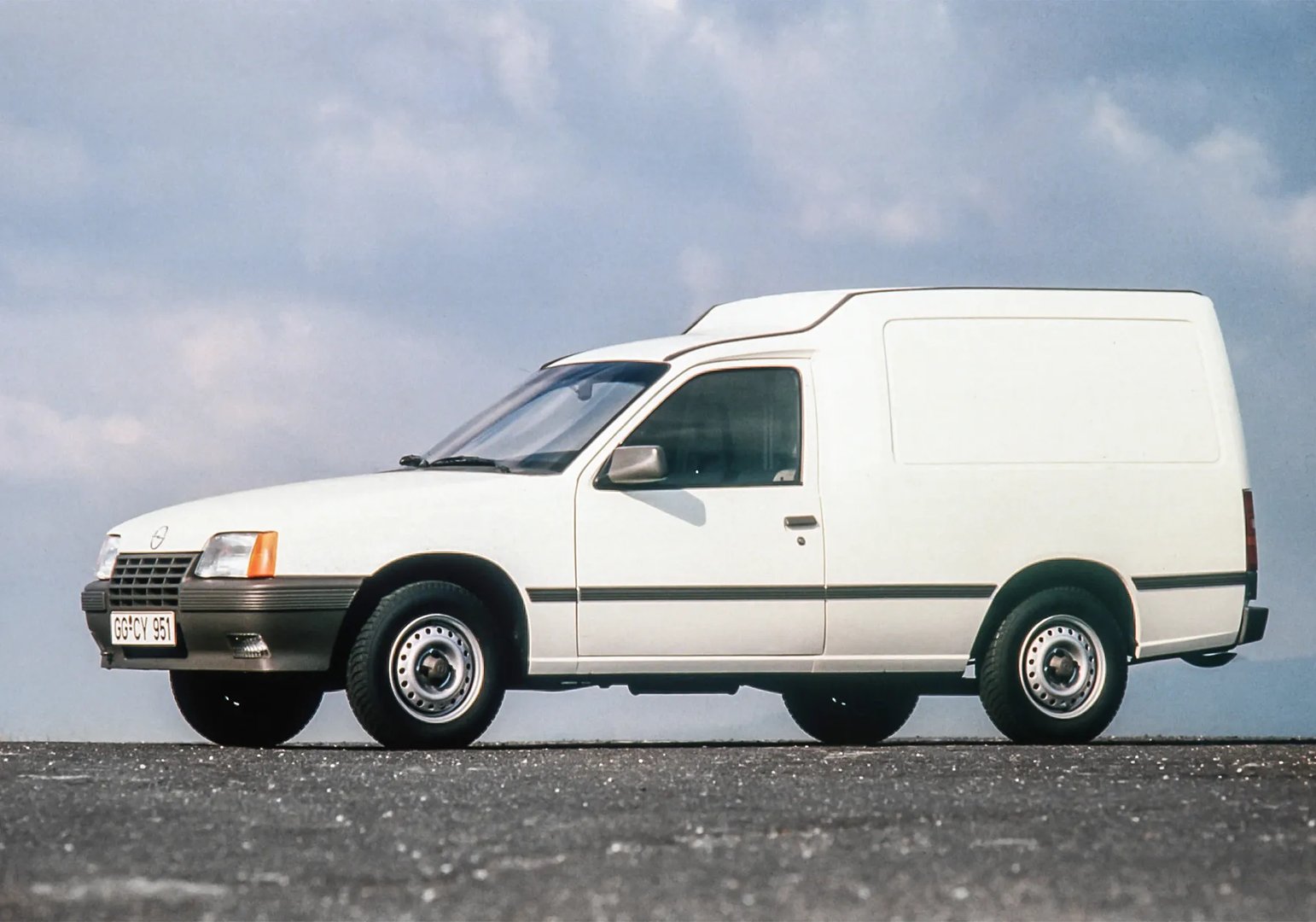 Opel_Kadett_5_generation__Estate_3-door__1.jpg