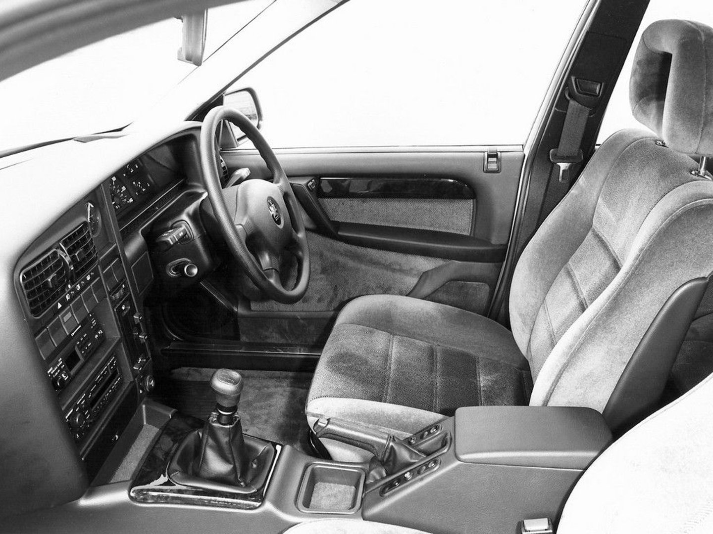 vauxhall_Carlton_1_generation__Estate_5-door__3.jpg