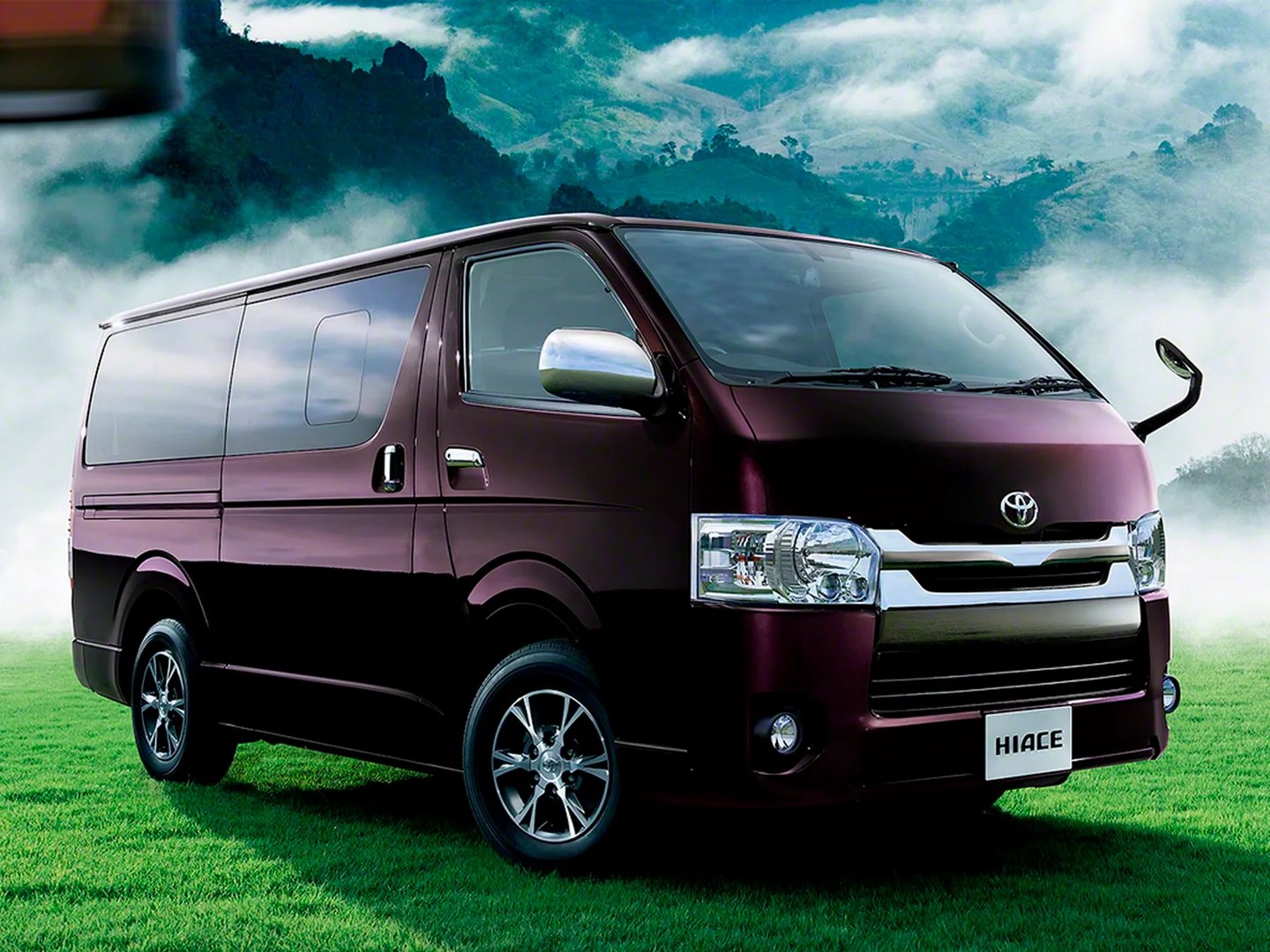Toyota_HiAce_3_generation_restyling__Minivan__6.jpg