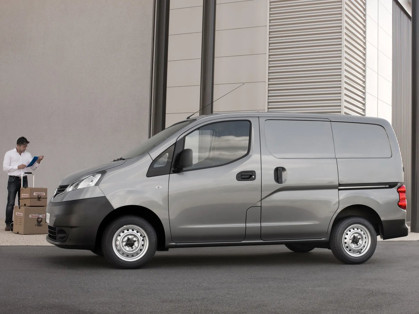 Nissan_NV200_1_generation__Van__3.jpg
