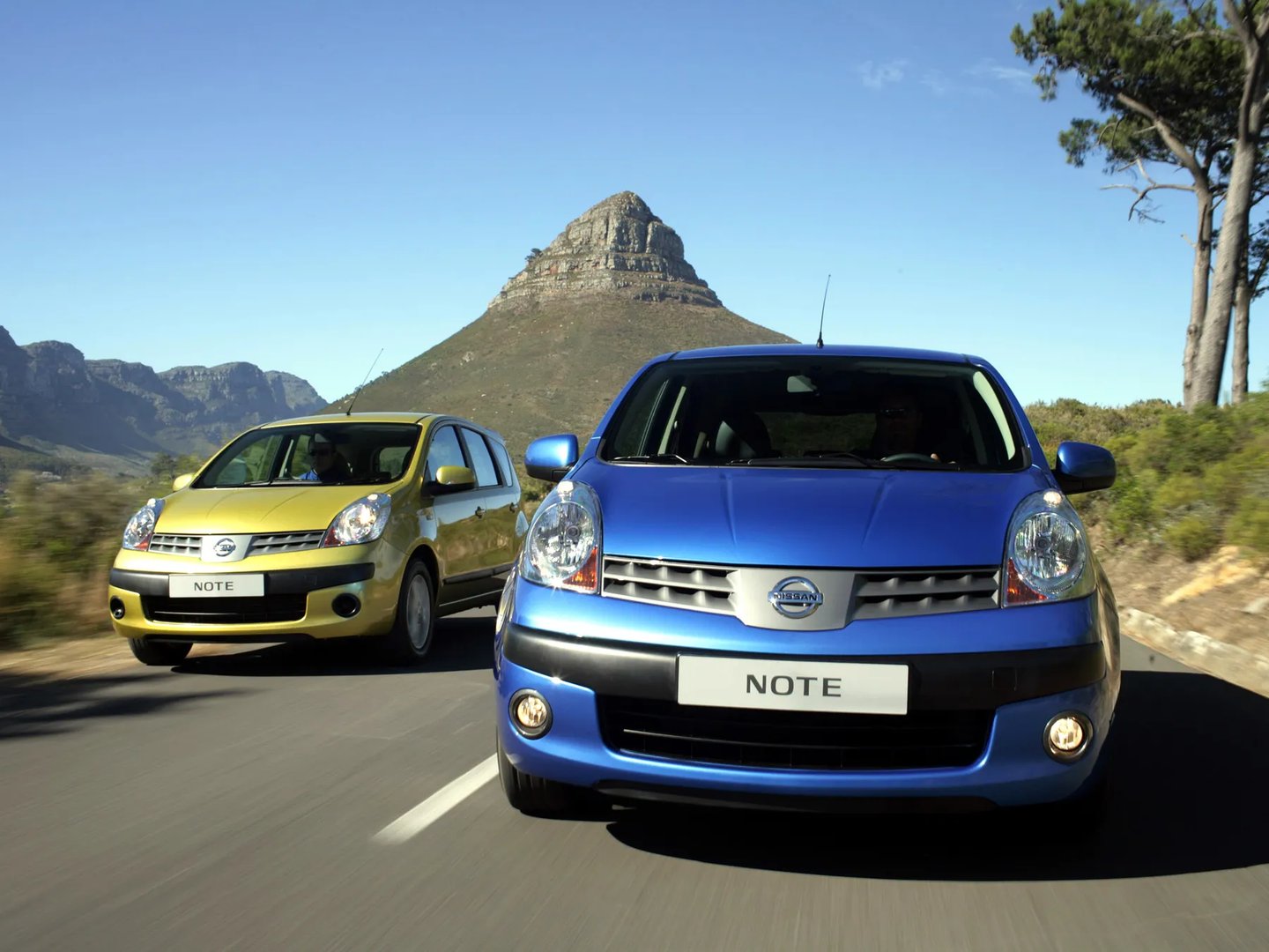 Nissan_Note_1_generation__Hatchback_5-door__8.jpg