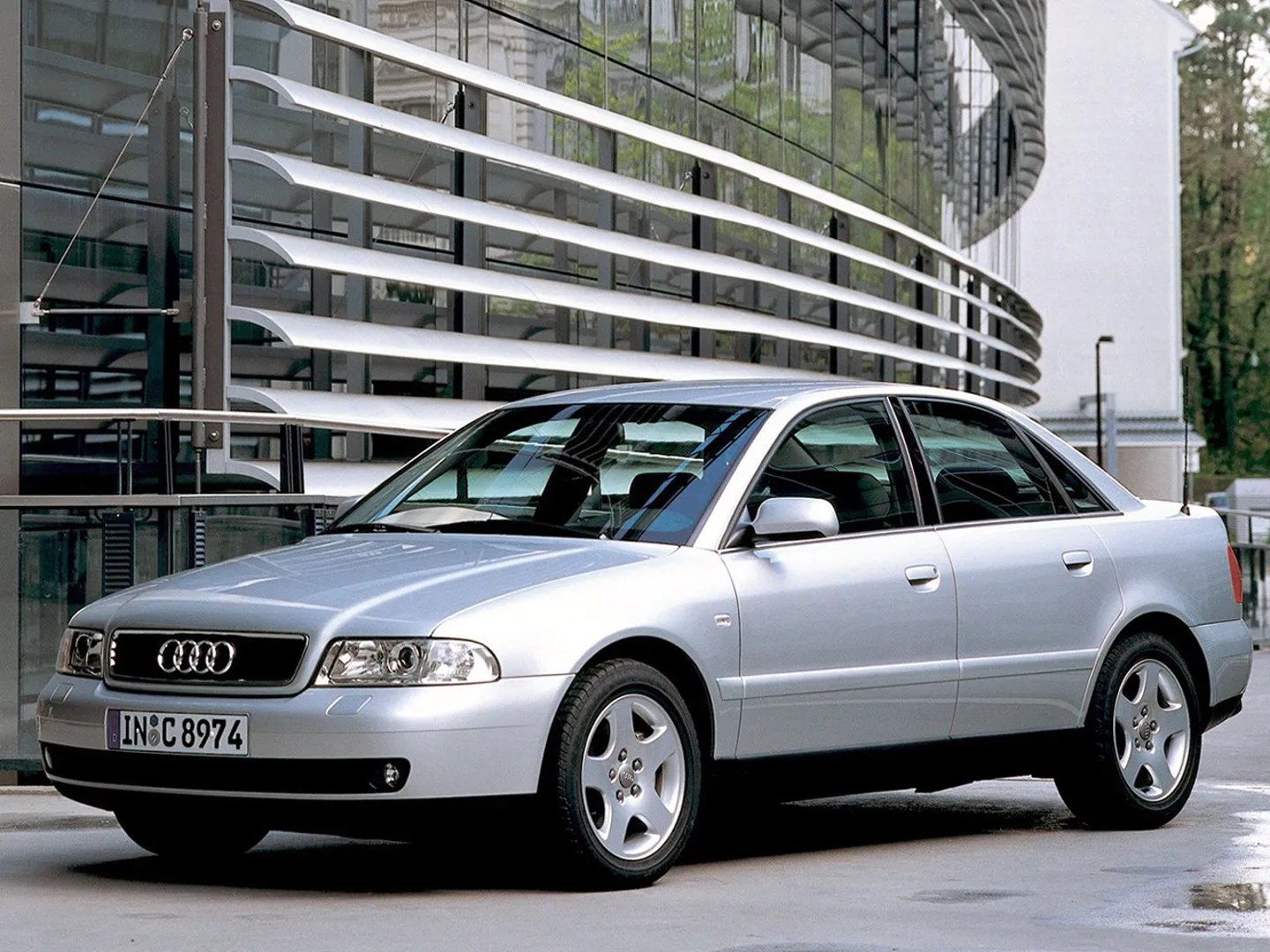 Audi_A4_1_generation__Sedan__1.jpg